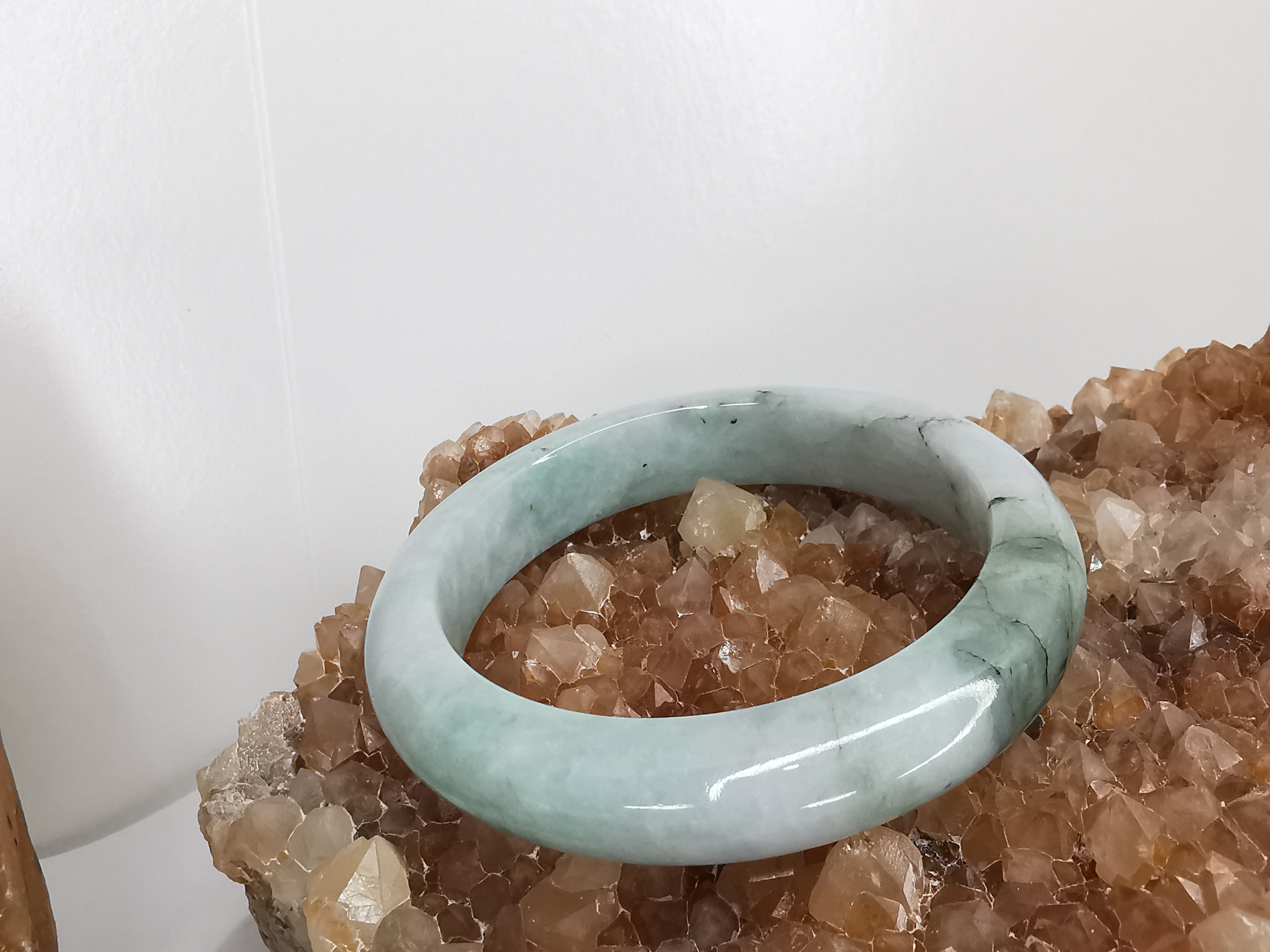 Green White Bangle กำไลหยกเจไดต์แท้ Diameter/ เส้นผ่านศูนย์กลางด้านใน 58 mm.