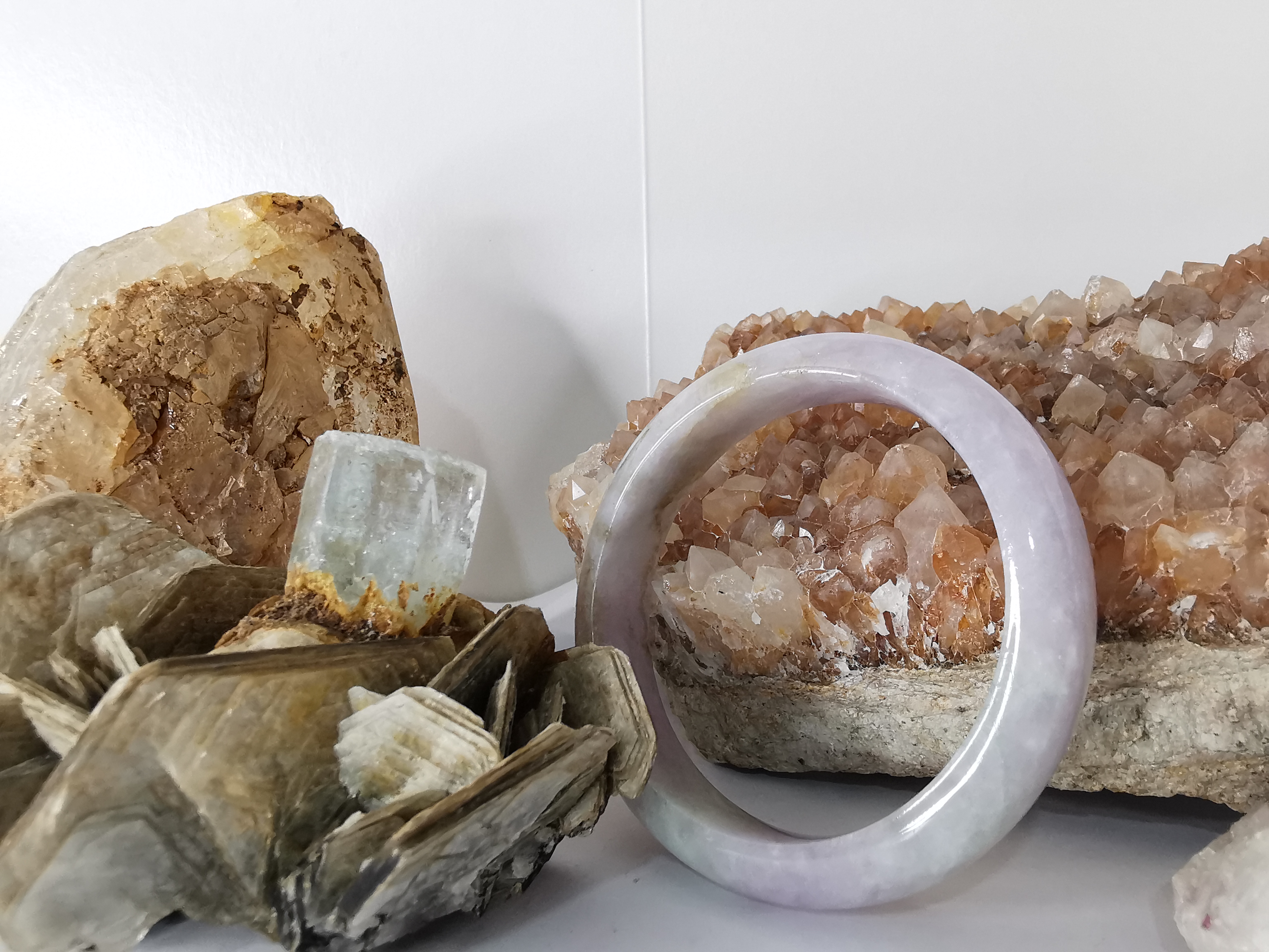 Violet Green Jade Bangle กำไลหยกเจไดต์แท้ Diameter/ เส้นผ่านศูนย์กลางด้านใน 56 mm.