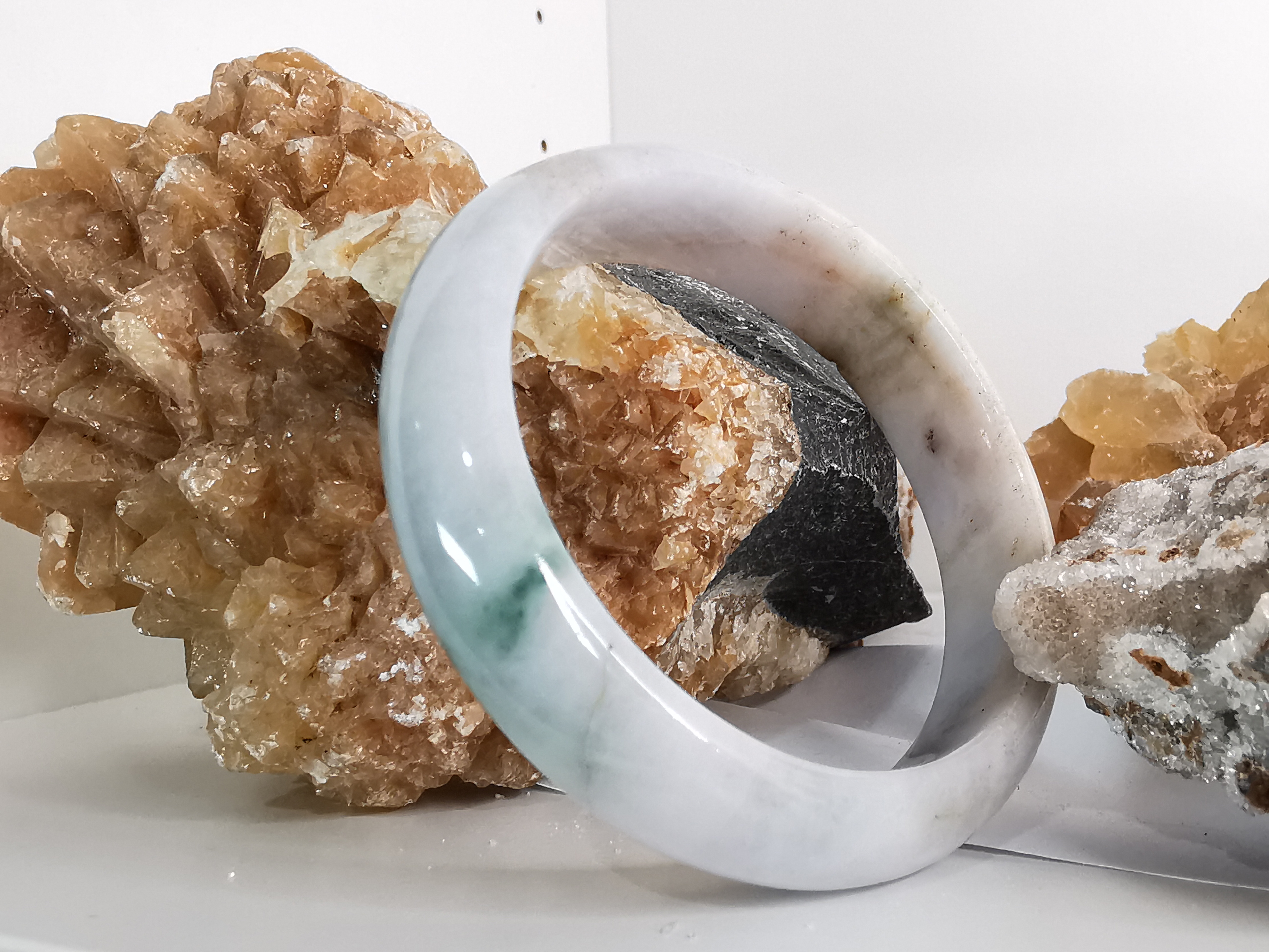 White Green Jade Bangle กำไลหยกเจไดต์แท้ Diameter/ เส้นผ่านศูนย์กลางด้านใน 56 mm.