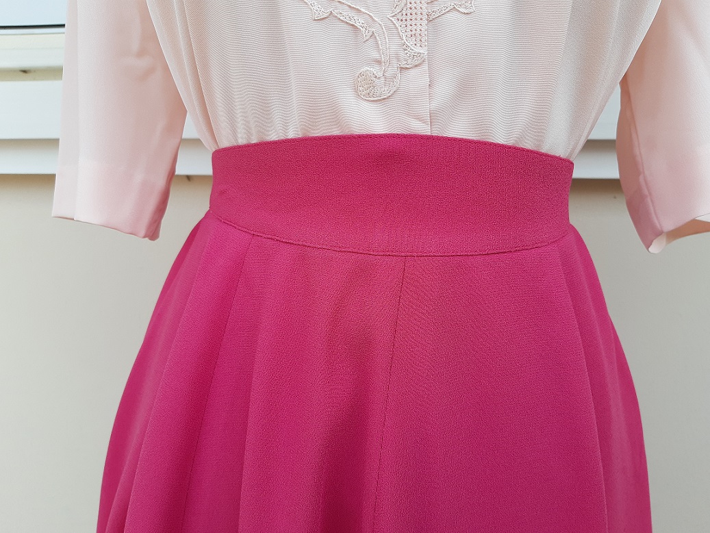 กระโปรงบานสีชมพู