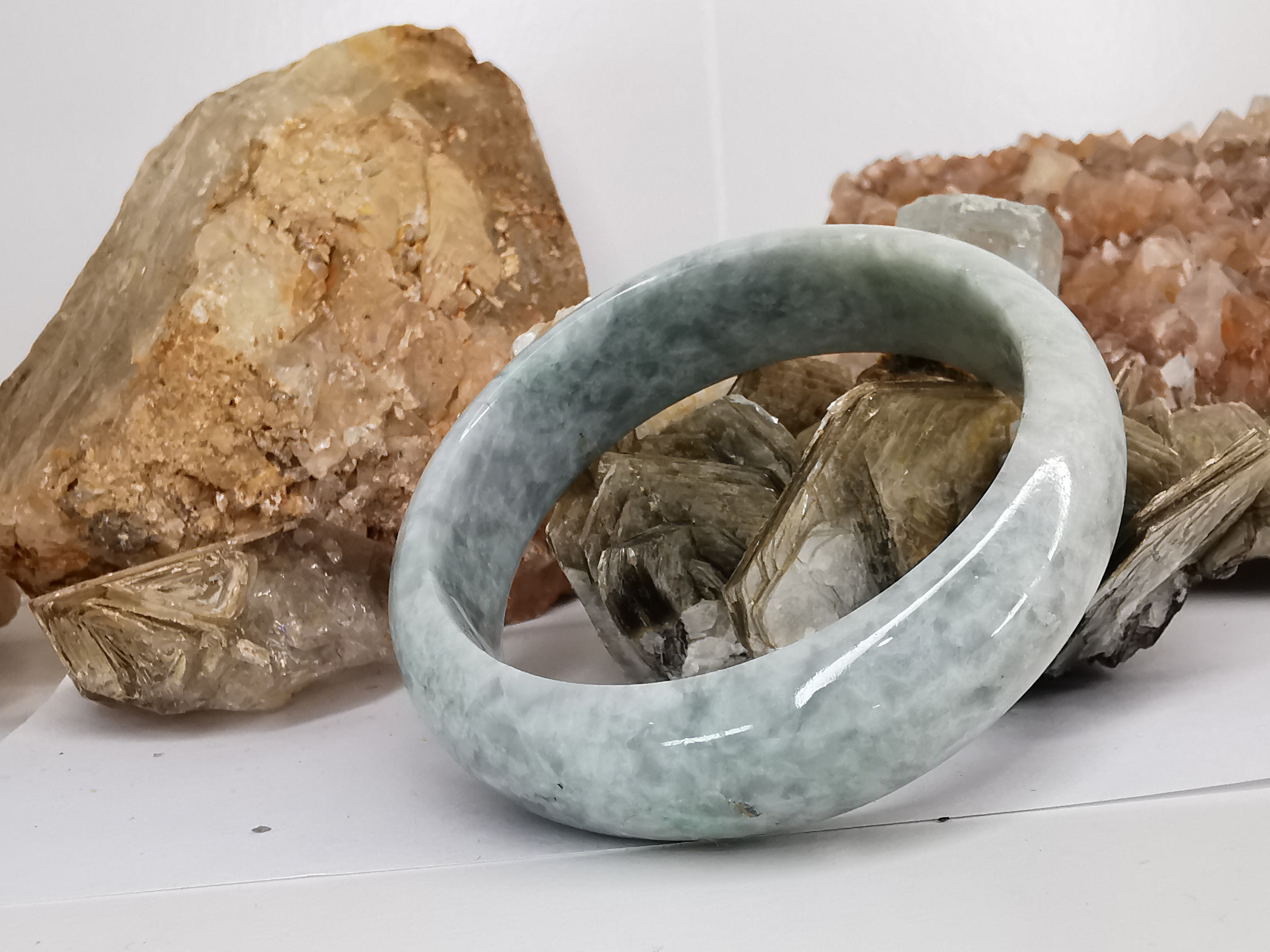 Green White Jade Bangle กำไลหยกเจไดต์แท้ Diameter/ เส้นผ่านศูนย์กลางด้านใน 59 mm.