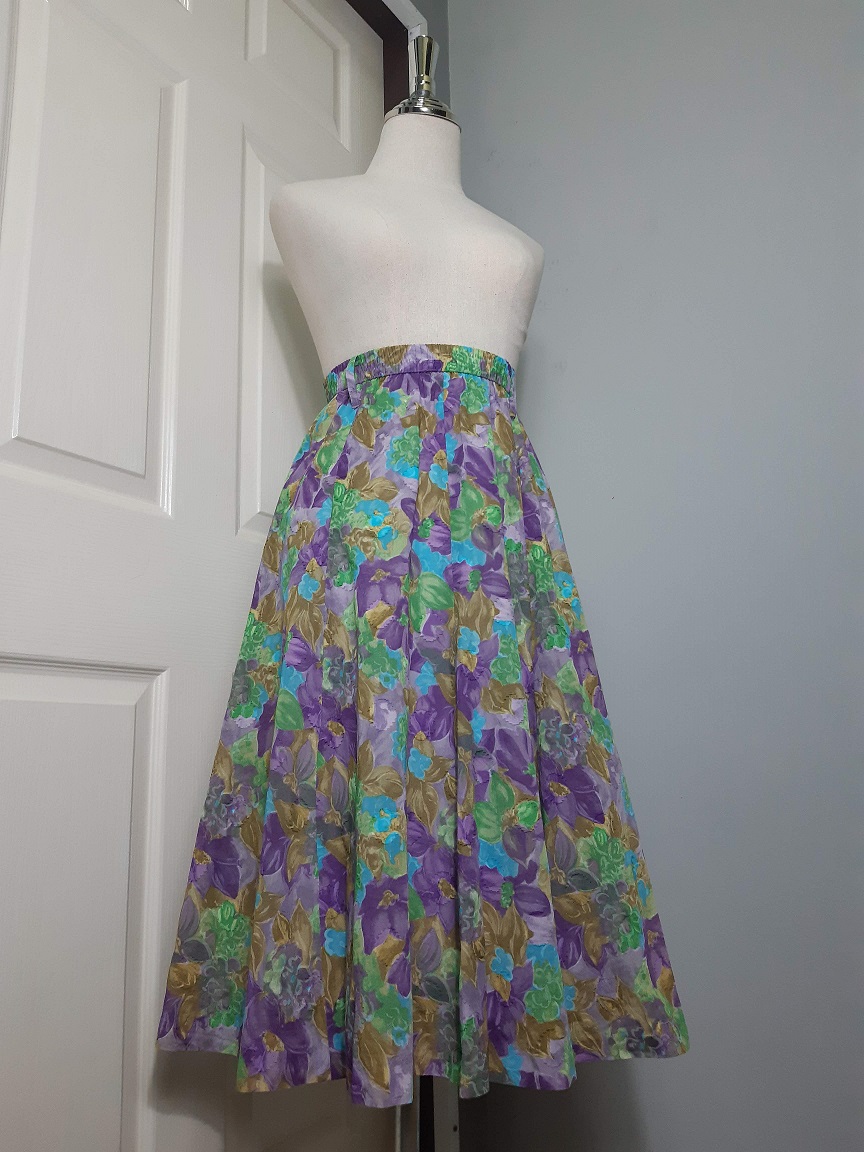 กระโปรงวินเทจลายดอกสีม่วง