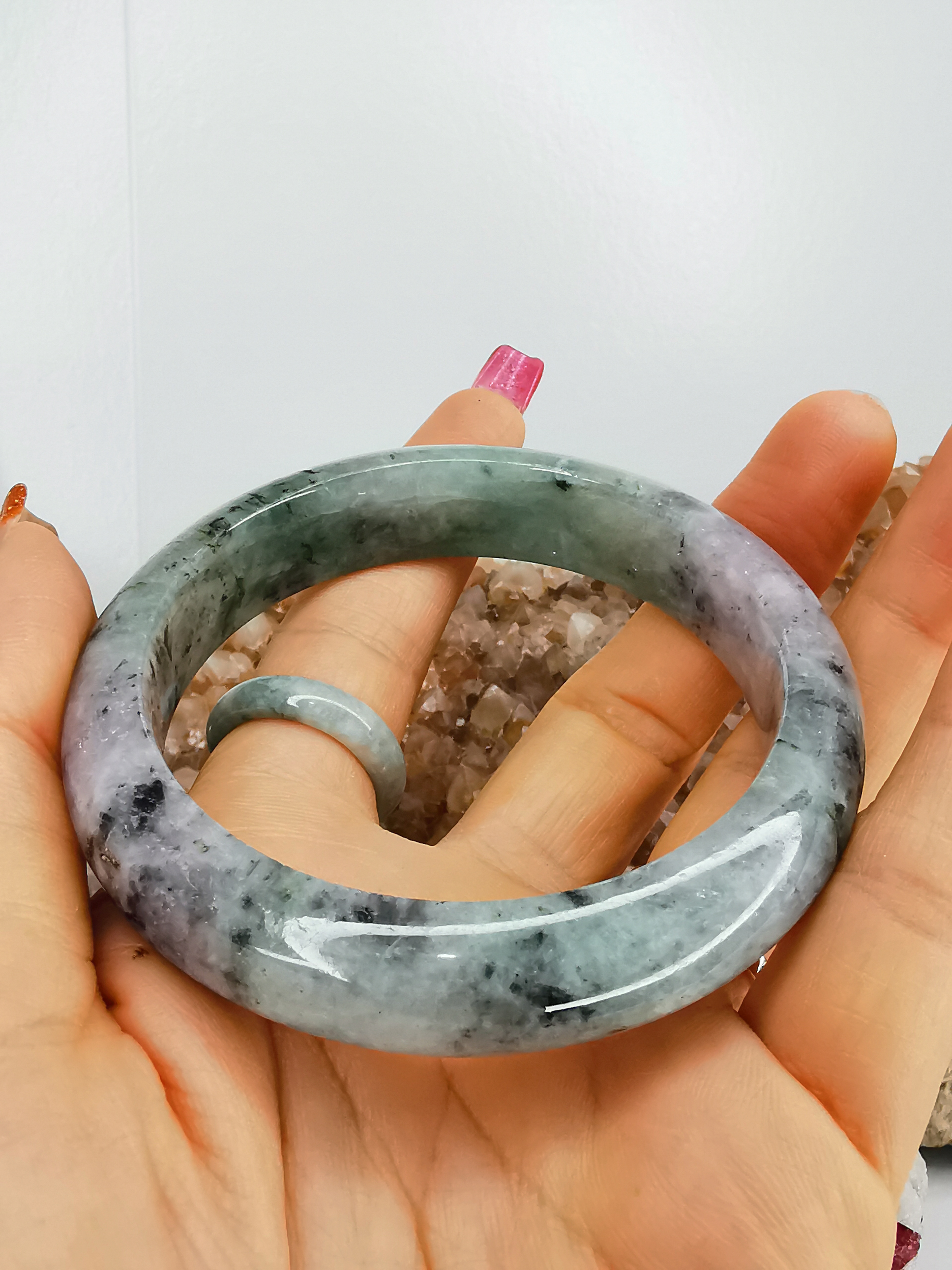 Green Grey Bangle กำไลหยกเจไดต์แท้ Diameter/ เส้นผ่านศูนย์กลางด้านใน 59 mm*.