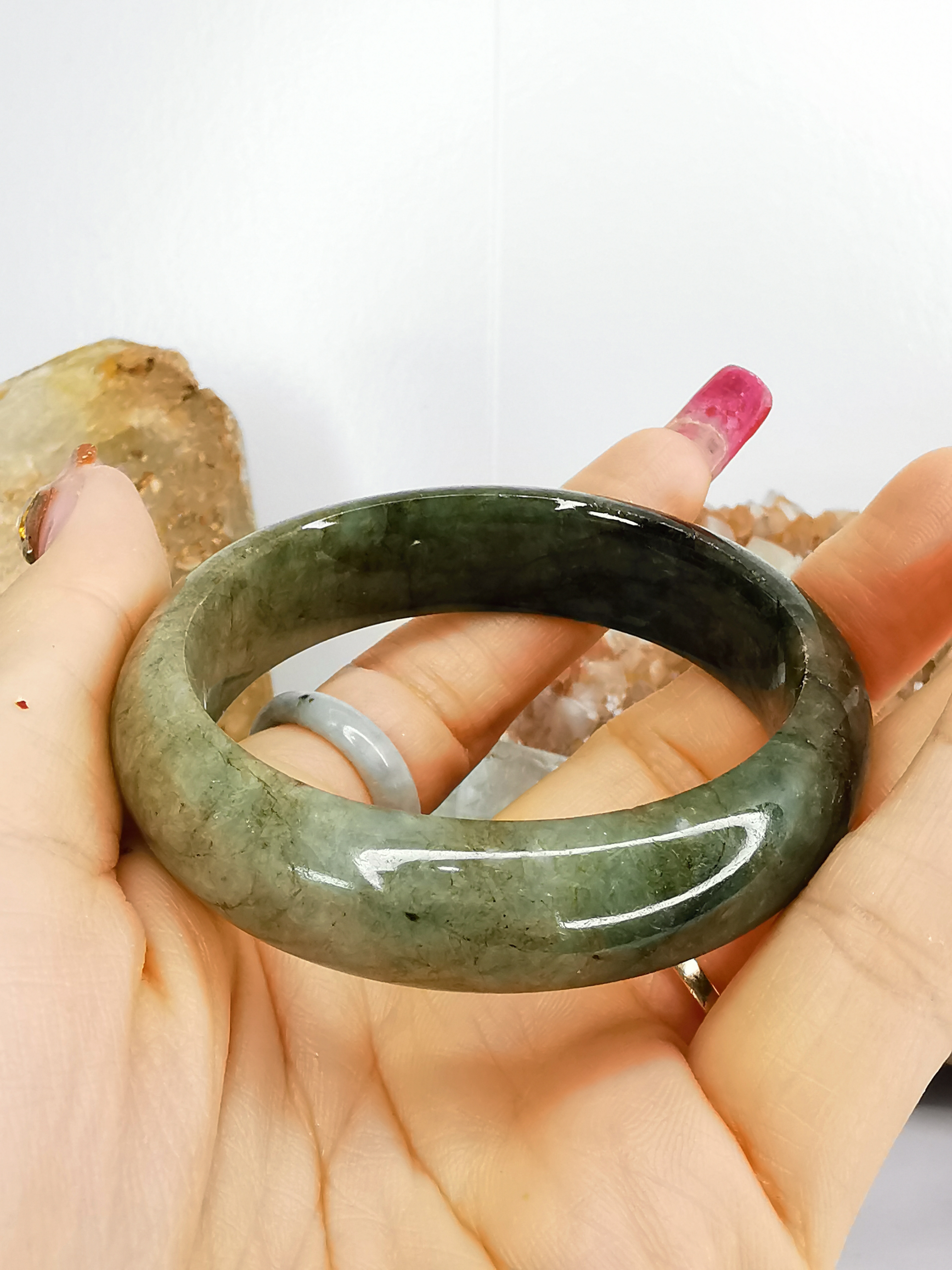 Green Brown Jade Bangle กำไลหยกเจไดต์แท้ Diameter/ เส้นผ่านศูนย์กลางด้านใน 51 mm.