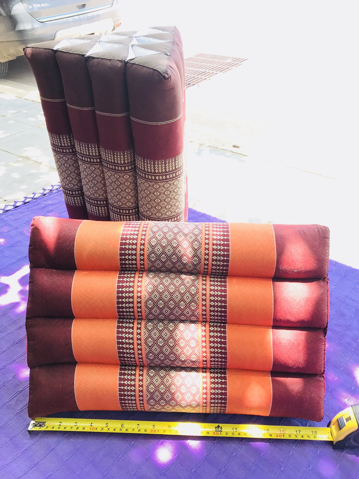 หมอนอิงสามเหลี่ยม