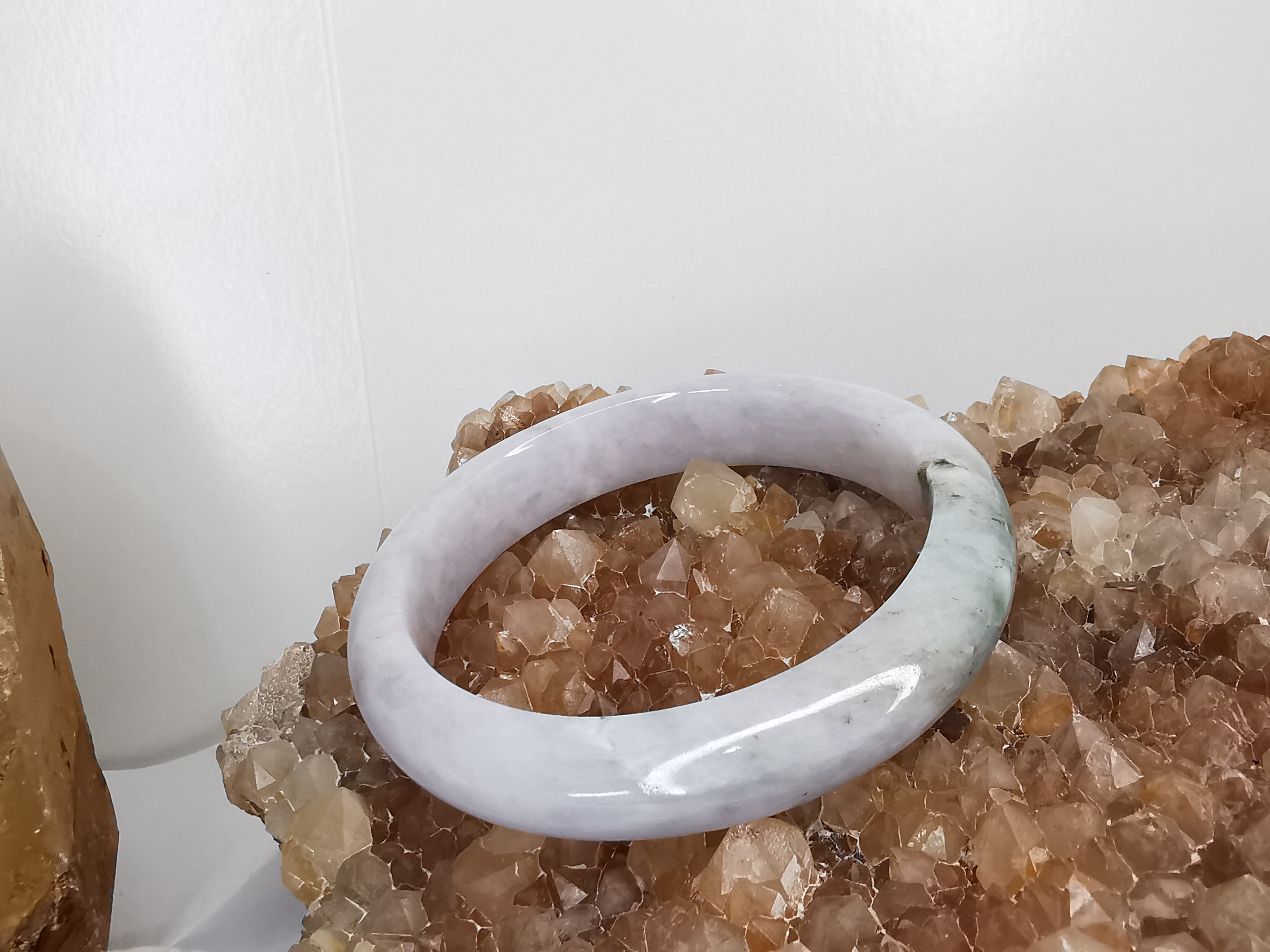 White Green Bangle กำไลหยกเจไดต์แท้ Diameter/ เส้นผ่านศูนย์กลางด้านใน 58 mm.