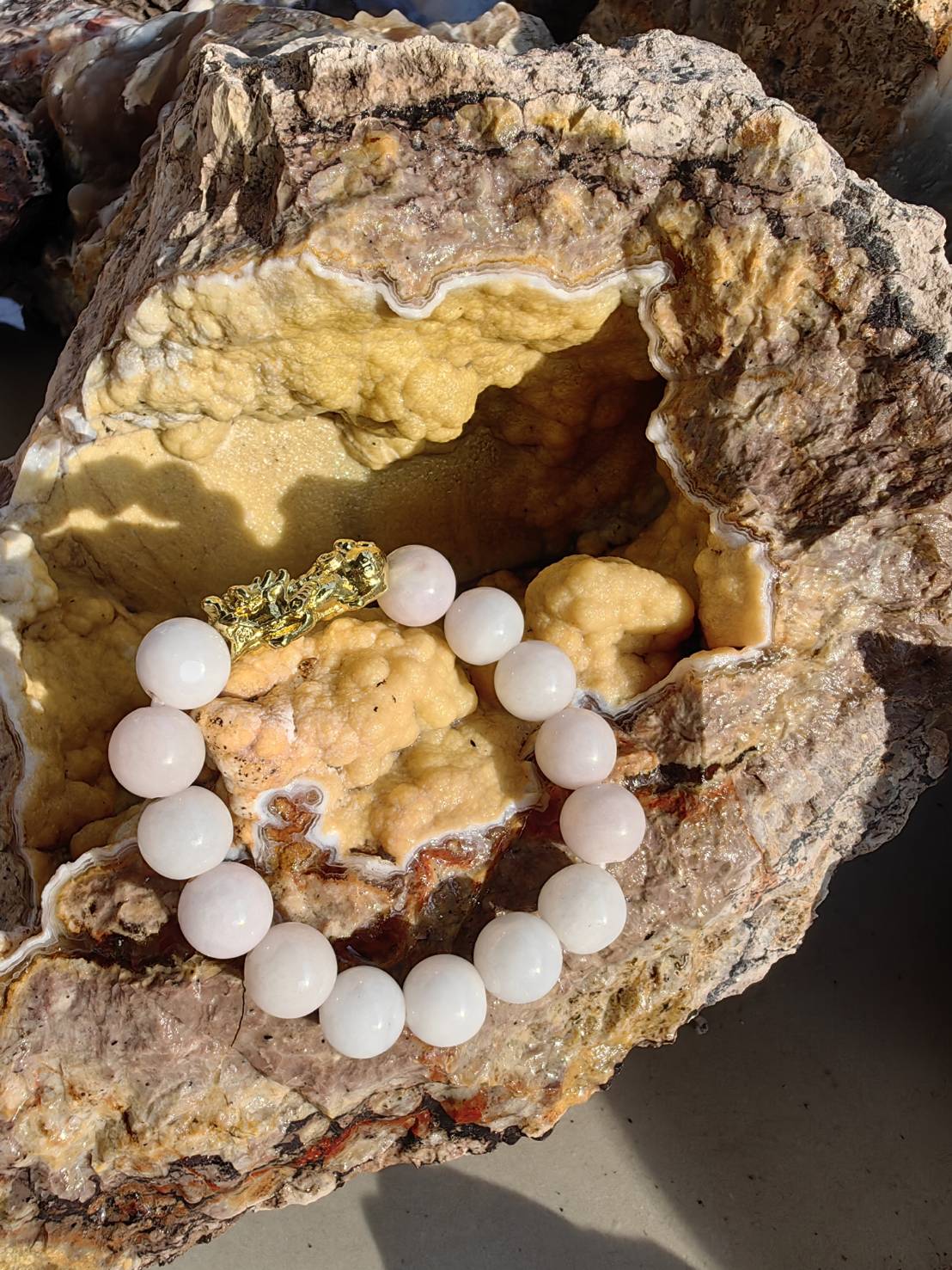 White- Light Green Burmese Jadeite Bracelets Dragon Gold plated Round 10 mm. สร้อยข้อมือหยกพม่าปี่เซียะชุบทอง ขาว ขาวอมเขียว กลม 10 มม. Free Size