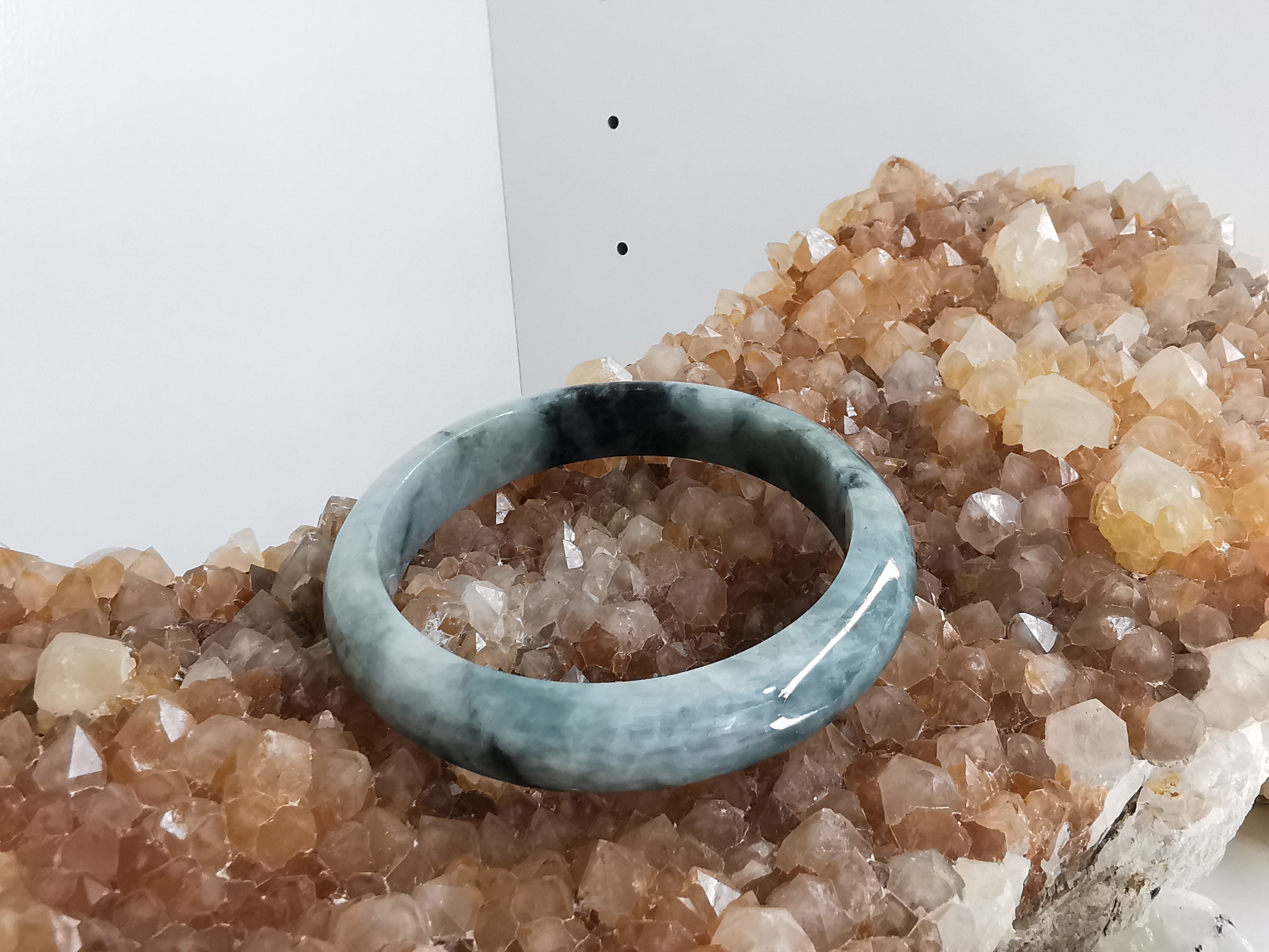 Green White Bangle กำไลหยกเจไดต์แท้ Diameter/ เส้นผ่านศูนย์กลางด้านใน 56 mm.