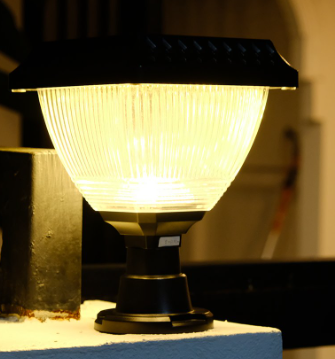 SHINING โคมไฟติดหัวเสาโซล่าเซลล์ขนาด 3 วัตต์ มาพร้อมแสง GRB ตั้งเวลาควบคุม เปิด-ปิดได้ตามที่ต้องการ