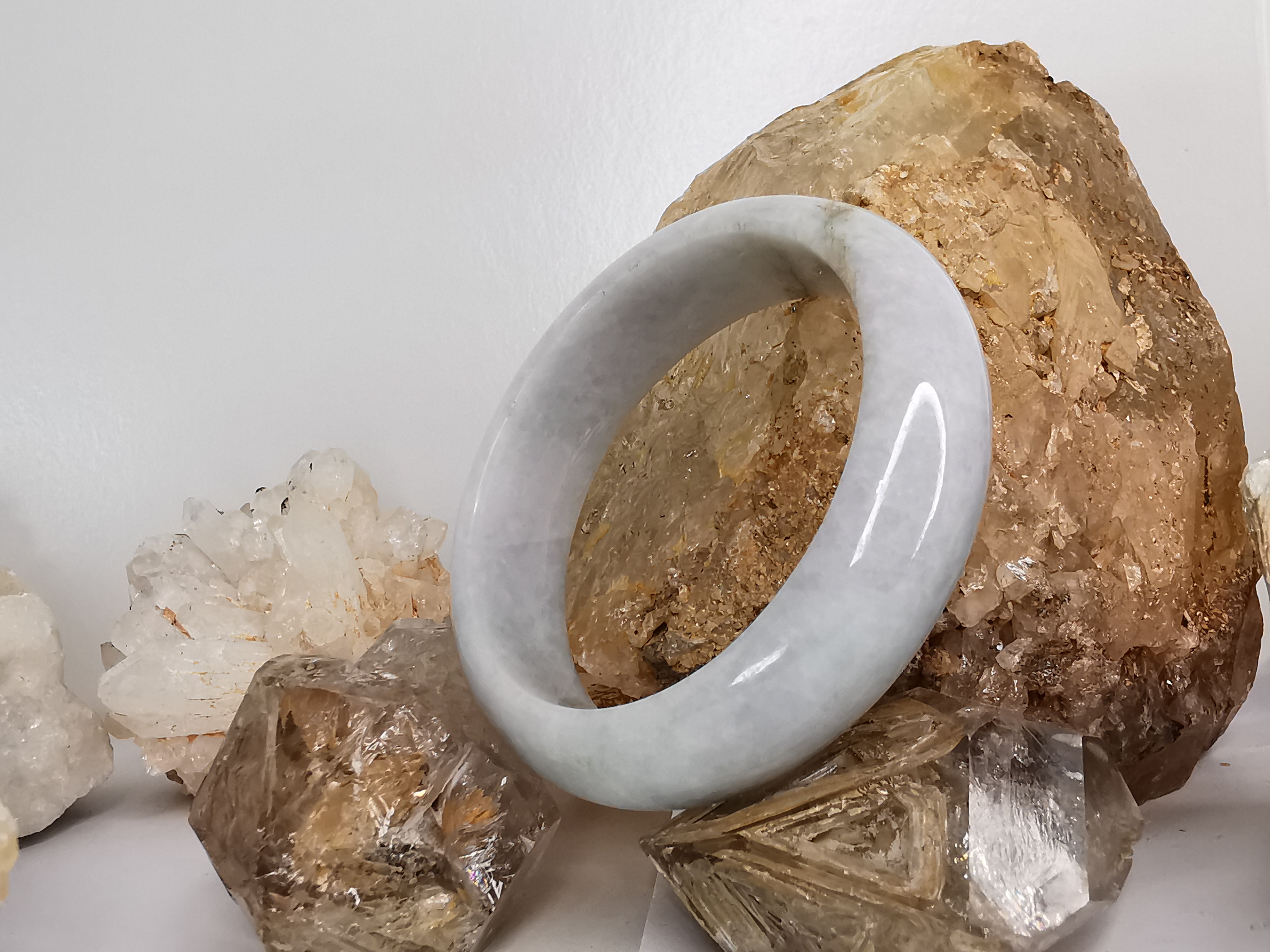 White Green Jade Bangle กำไลหยกเจไดต์แท้ Diameter/ เส้นผ่านศูนย์กลางด้านใน 55 mm.