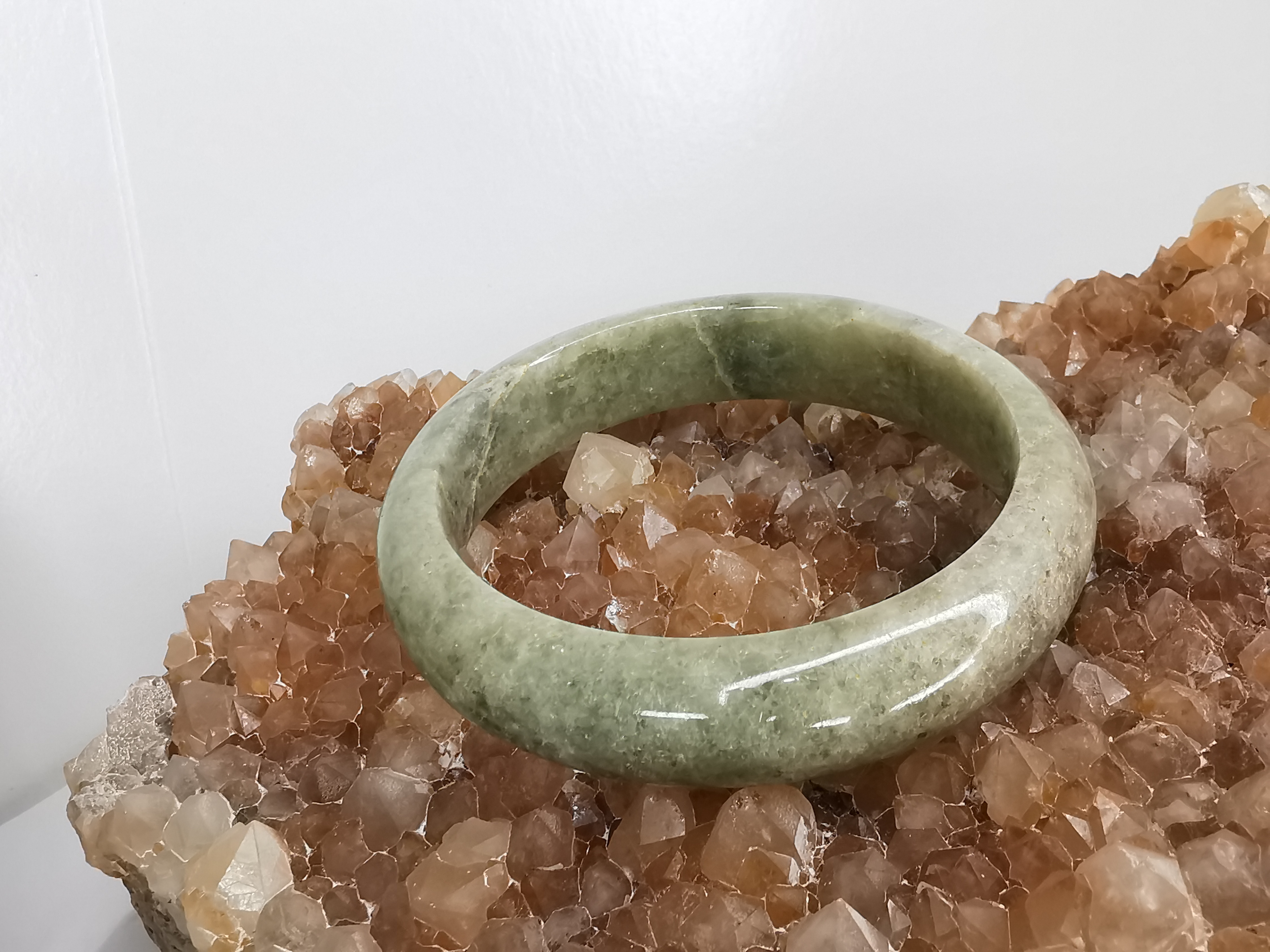 Green Yellow Jade Bangle กำไลหยกเจไดต์แท้ Diameter/ เส้นผ่านศูนย์กลางด้านใน 57 mm.