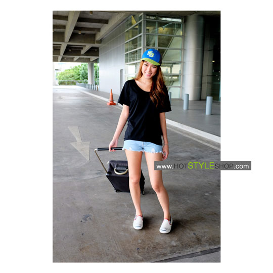 เสื้อยืดคอกว้าง เสื้อยืดคอยู