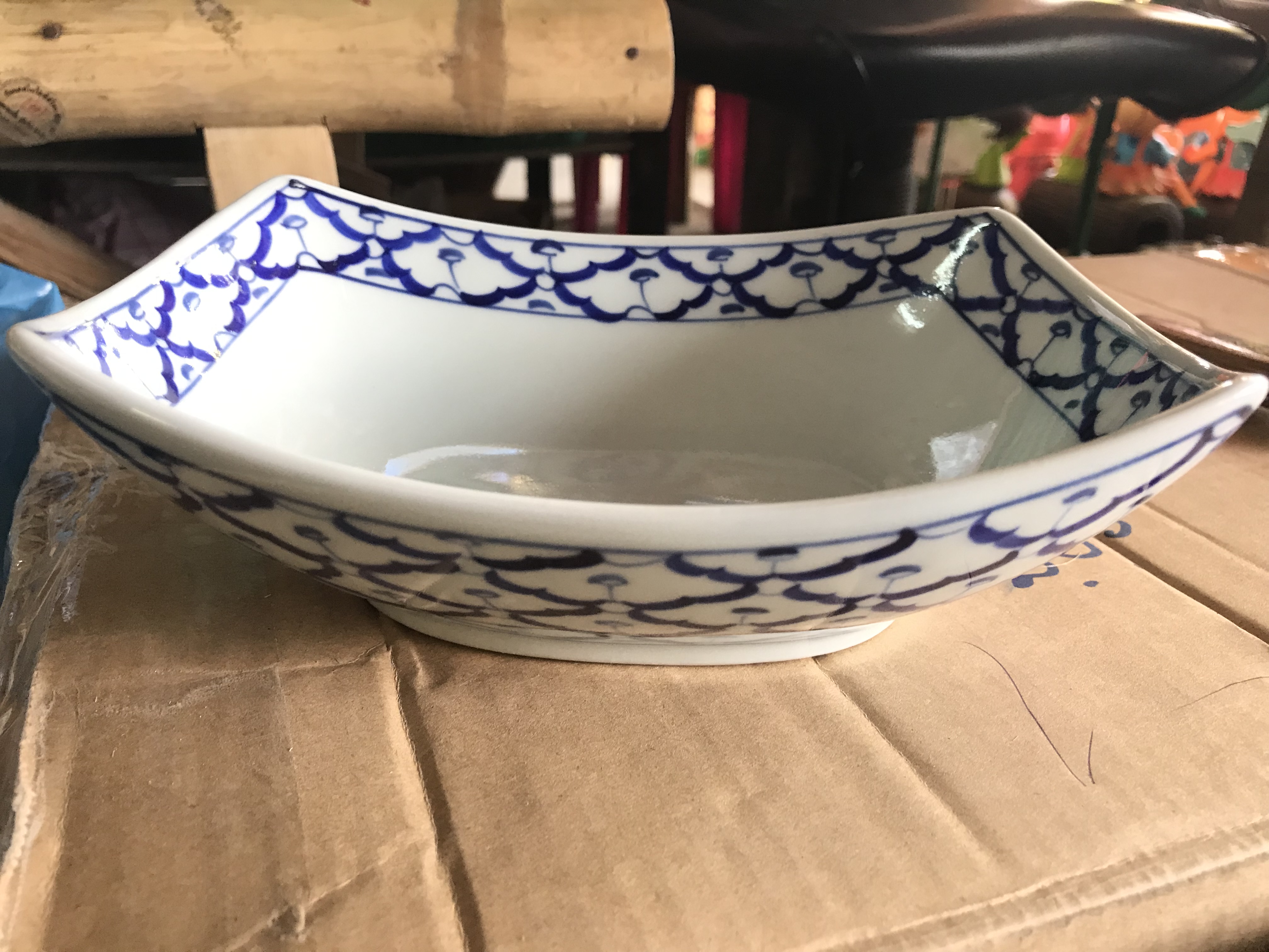 ถ้วยเปลเหลี่ยมลายไทย9นิ้ว