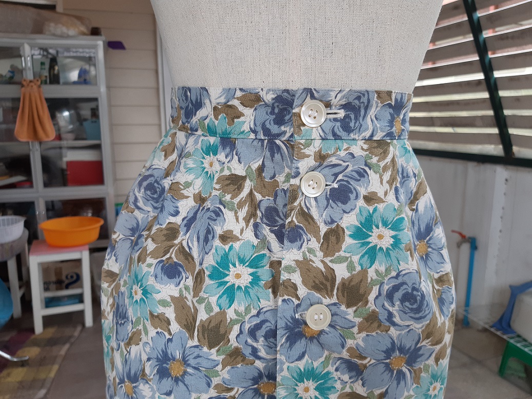 กระโปรงทรงเอลายดอกไม้