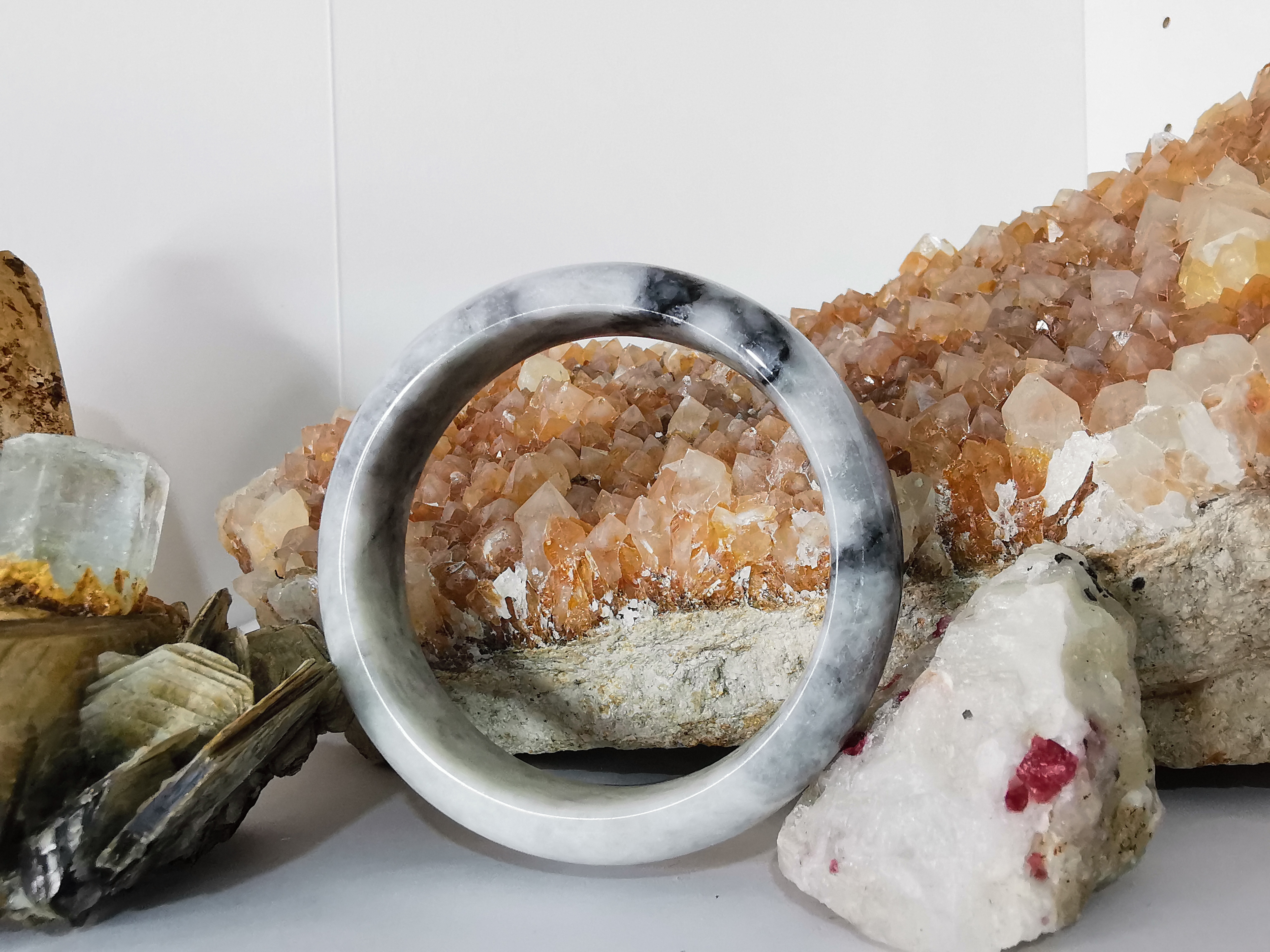 Grey Black White Jade Bangle กำไลหยกเจไดต์แท้ Diameter/ เส้นผ่านศูนย์กลางด้านใน 59 mm.