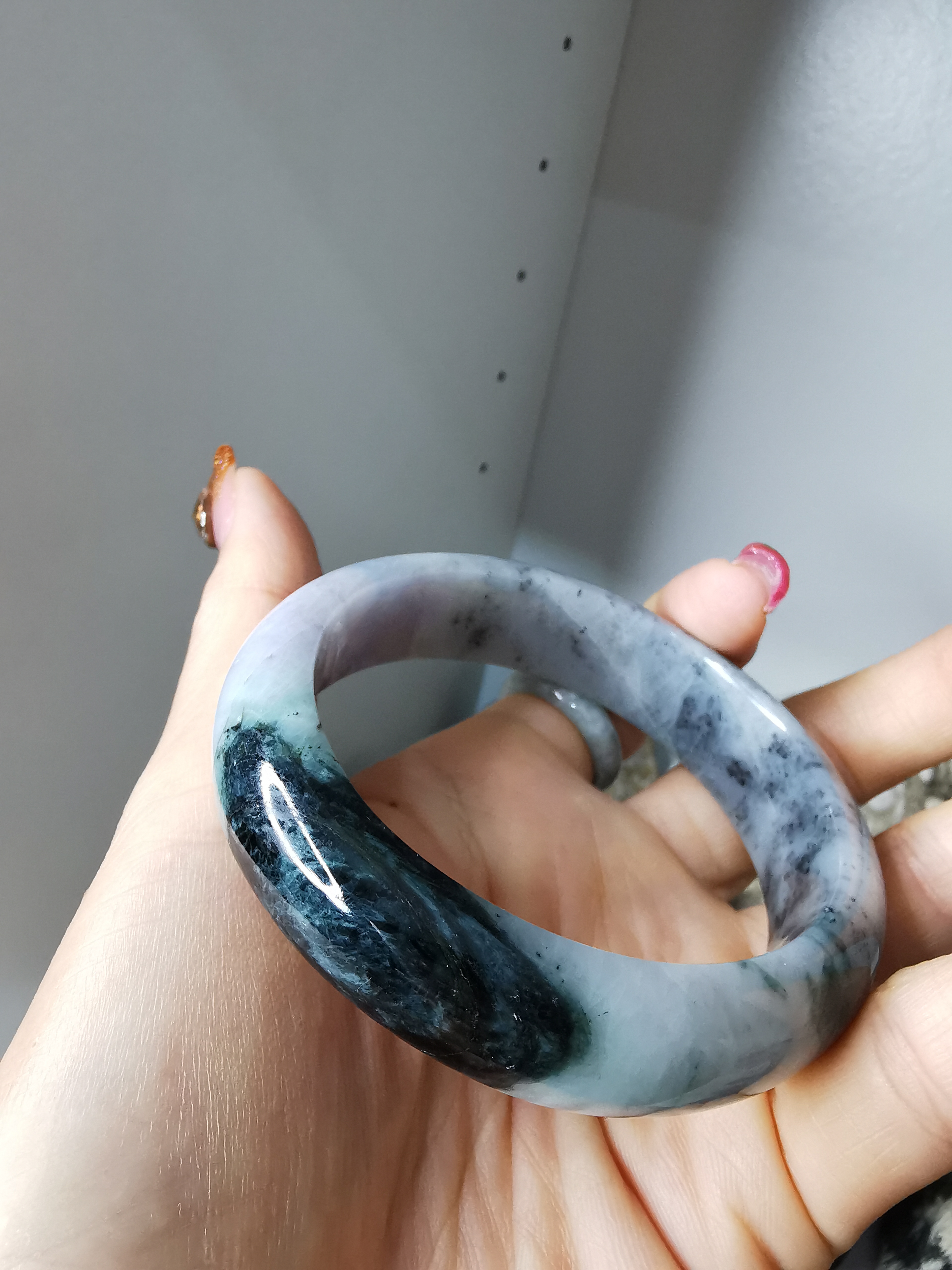Grey Green Black White Jade Bangle กำไลหยกเจไดต์แท้ Diameter/ เส้นผ่านศูนย์กลางด้านใน 59 mm.