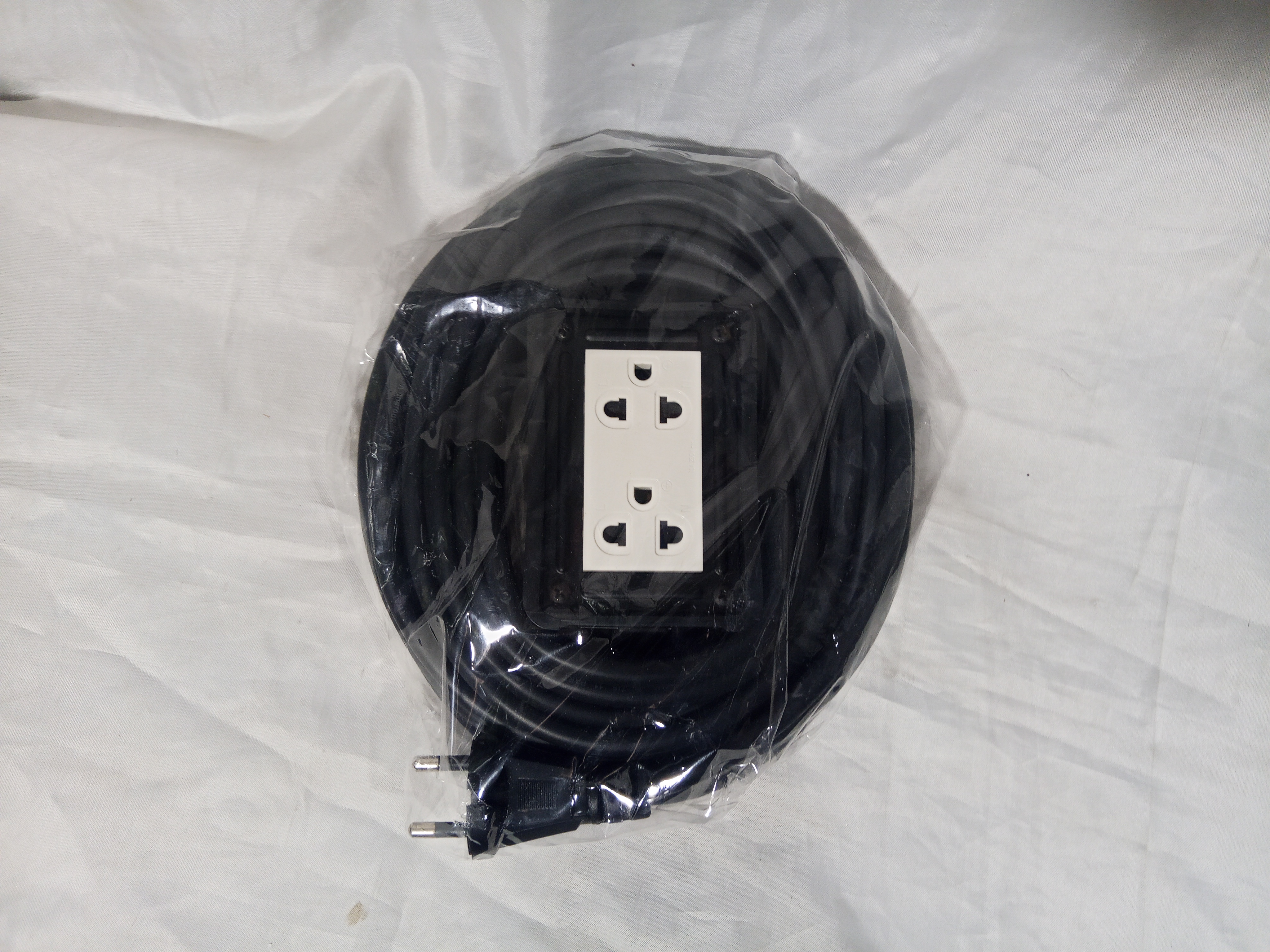 บล๊อกยางพร้อมสาย ปลั้กไฟVENAพร้อมสายไฟ 10เมตร VCT-2x1 ไม่มีสวิทซ์ สายไฟเบอร์1 ปลั๊ก3หัวคู่ สายหุ้มฉนวนกลมดำ