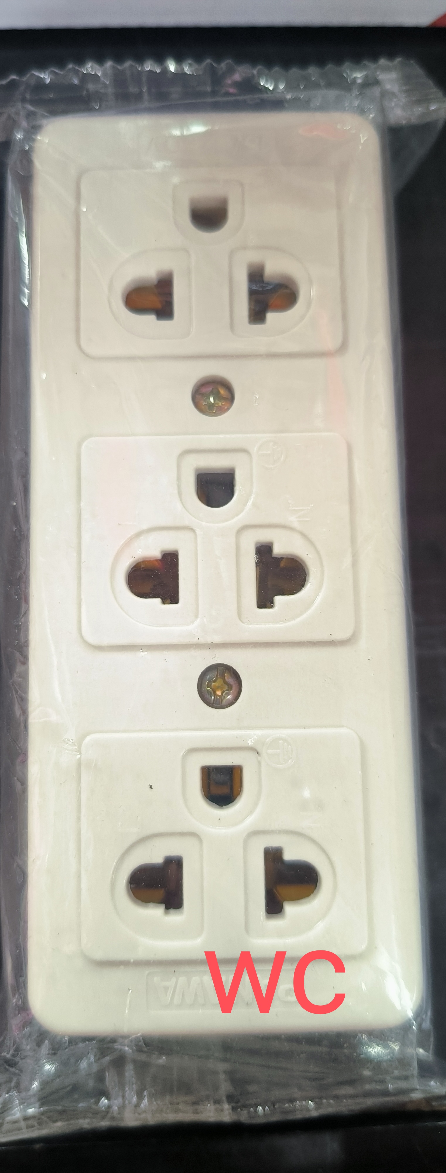 Nationine เต้ารับไฟฟ้า 3 ที่ ลอย มีกราวน์ สีขาว PT-333