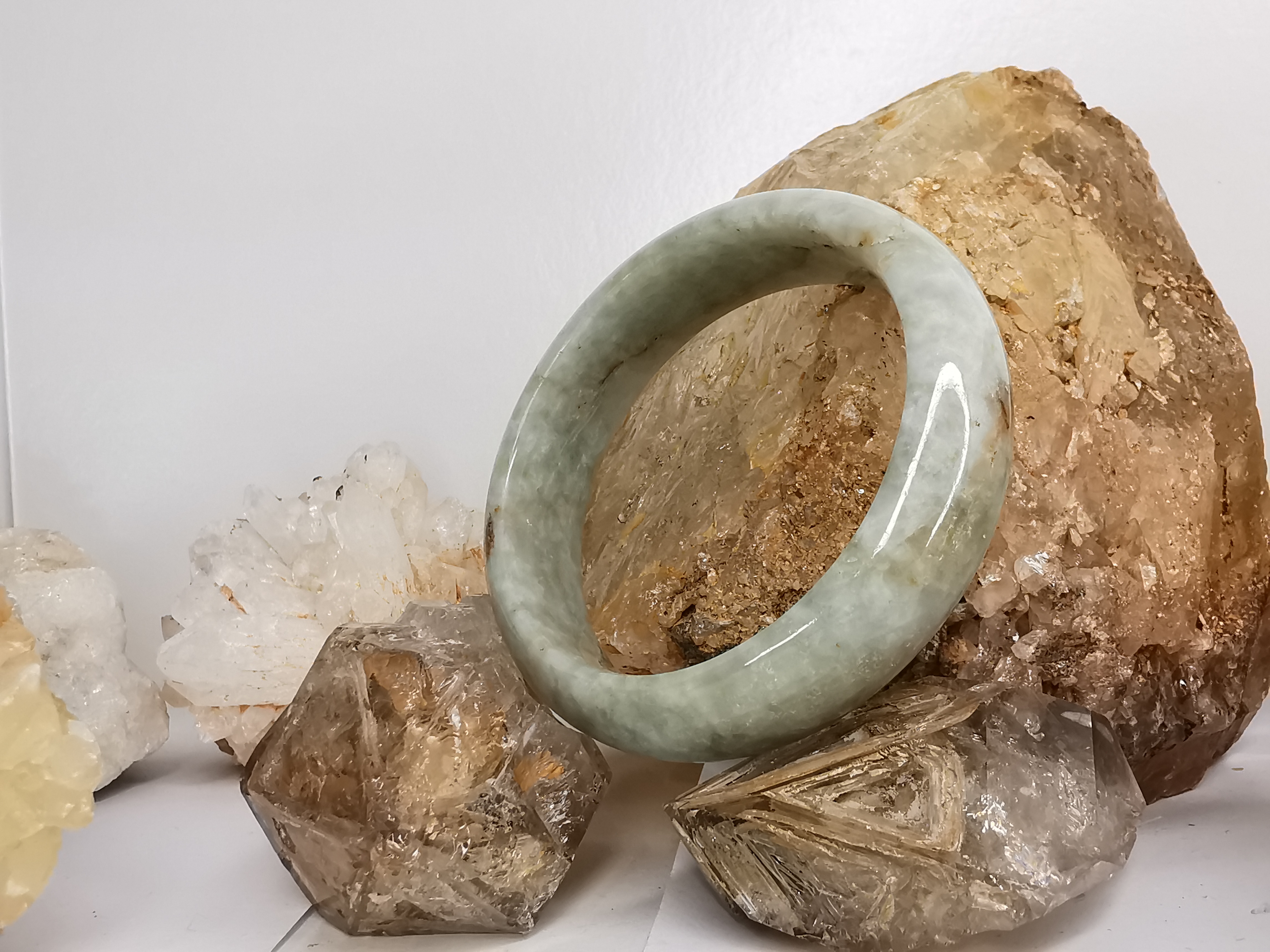 Green Yellow Jade Bangle กำไลหยกเจไดต์แท้ Diameter/ เส้นผ่านศูนย์กลางด้านใน 55 mm.