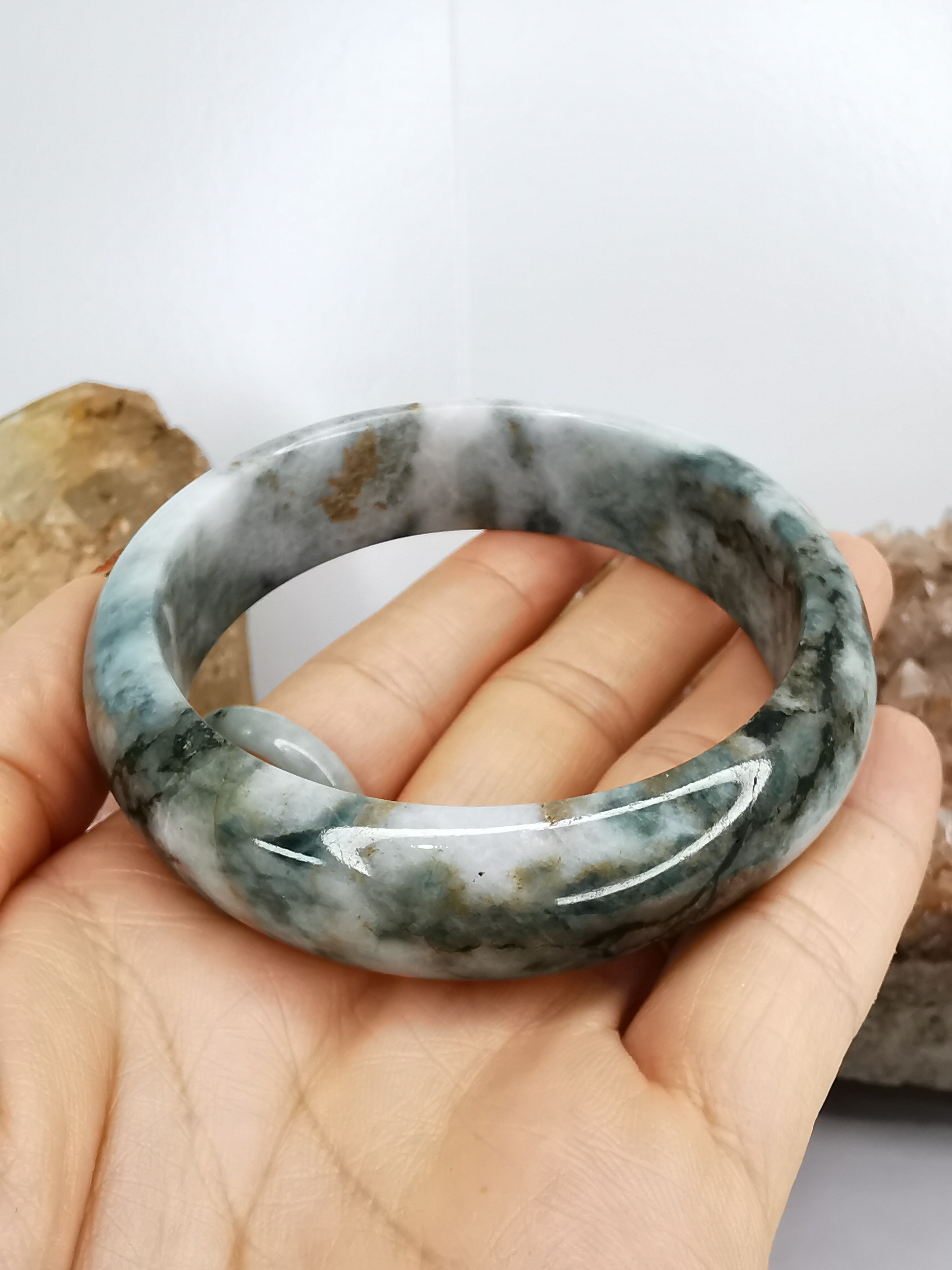 Green White Yellow Brown Jade Bangle กำไลหยกเจไดต์แท้ Diameter/ เส้นผ่านศูนย์กลางด้านใน 59 mm.
