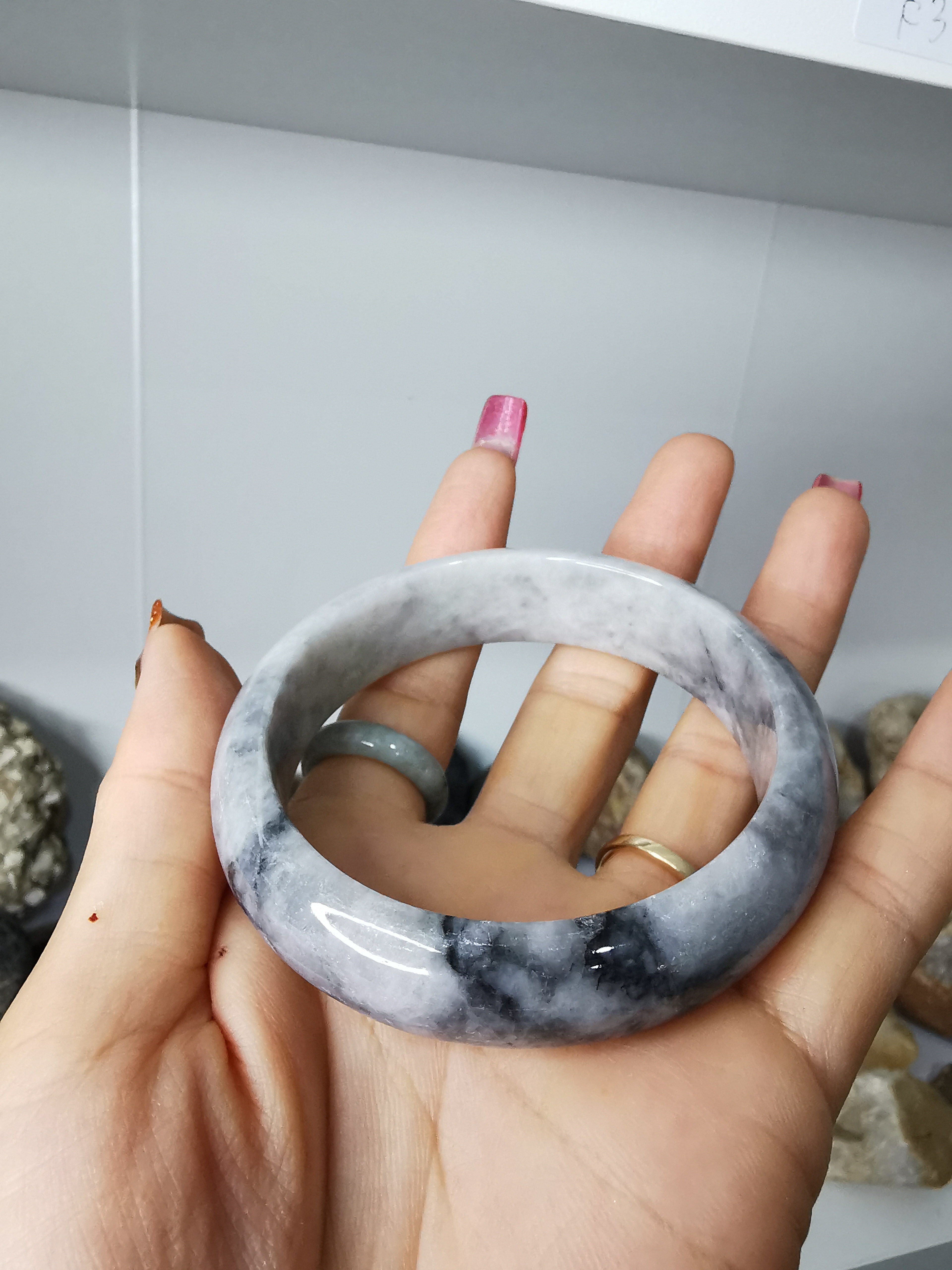 Grey Black White Jade Bangle กำไลหยกเจไดต์แท้ Diameter/ เส้นผ่านศูนย์กลางด้านใน 59 mm.