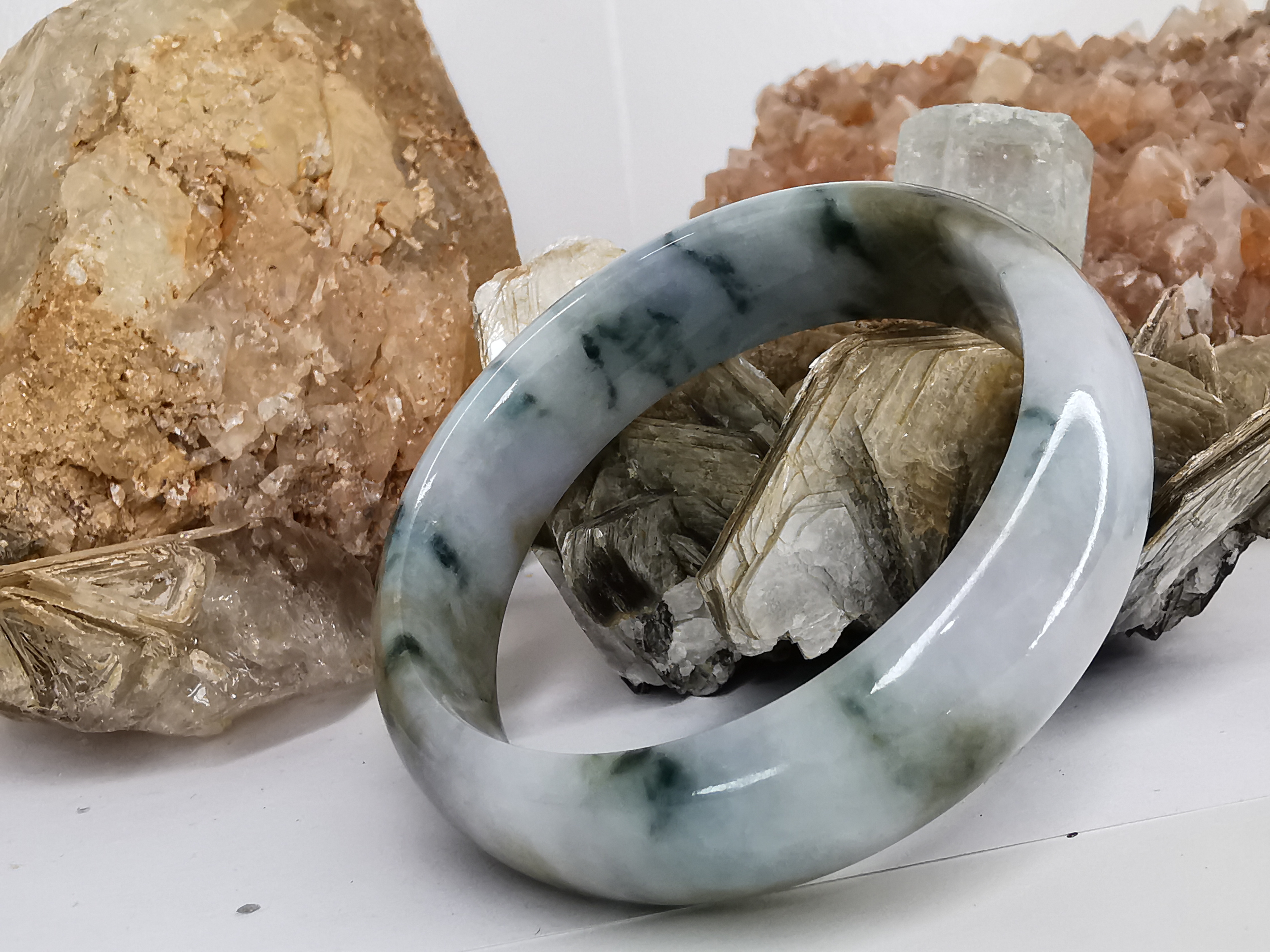 Blue Green Yellow White Jade Bangle กำไลหยกเจไดต์แท้ Diameter/ เส้นผ่านศูนย์กลางด้านใน 53 mm.