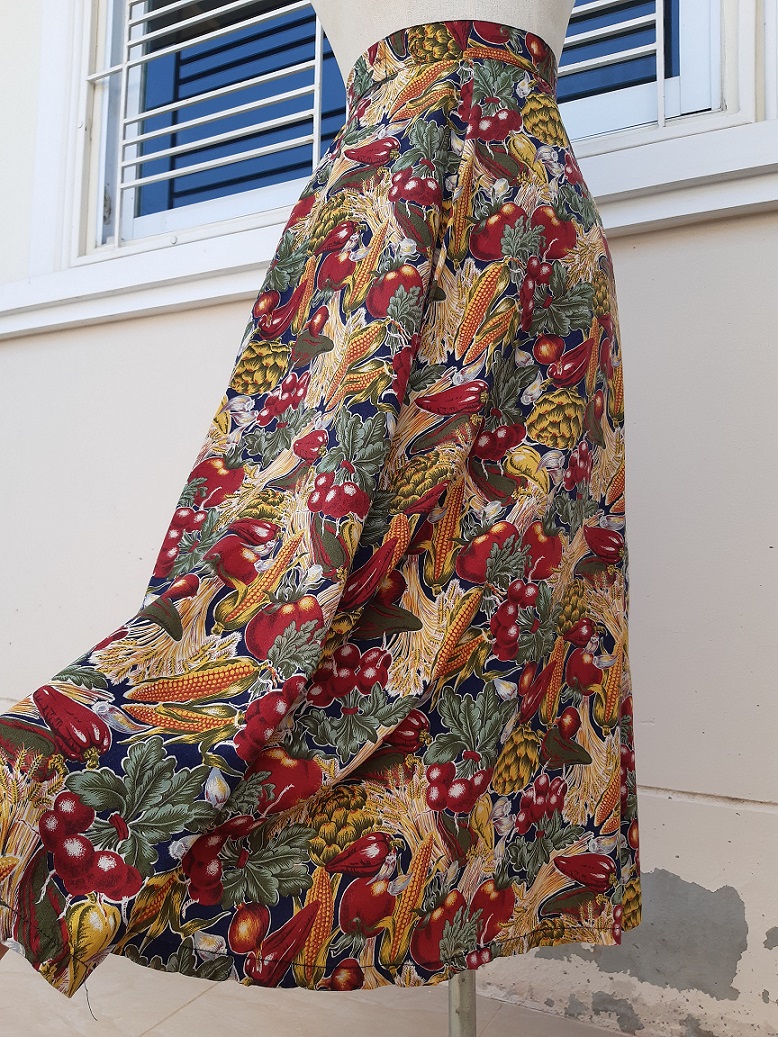 กระโปรงวินเทจลายผลไม้ (Vintage skirt)