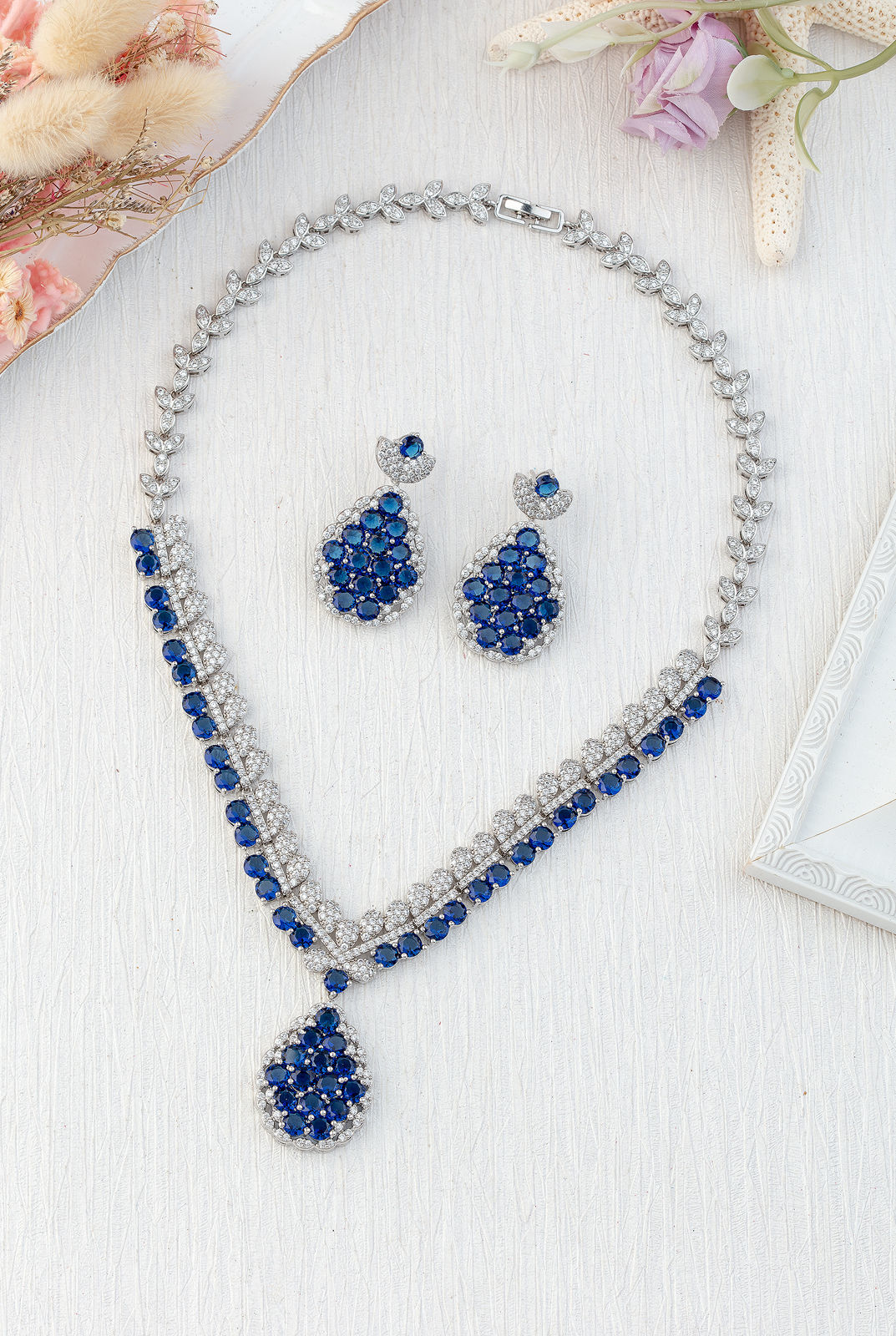 BLUE SAPPHIRE DIAMOND 18K WHITE GOLD NECKLACE EARRING สร้อยคอ ต่างหู ไพลิน ล้อมเพชร ทอง 18K Pre-order