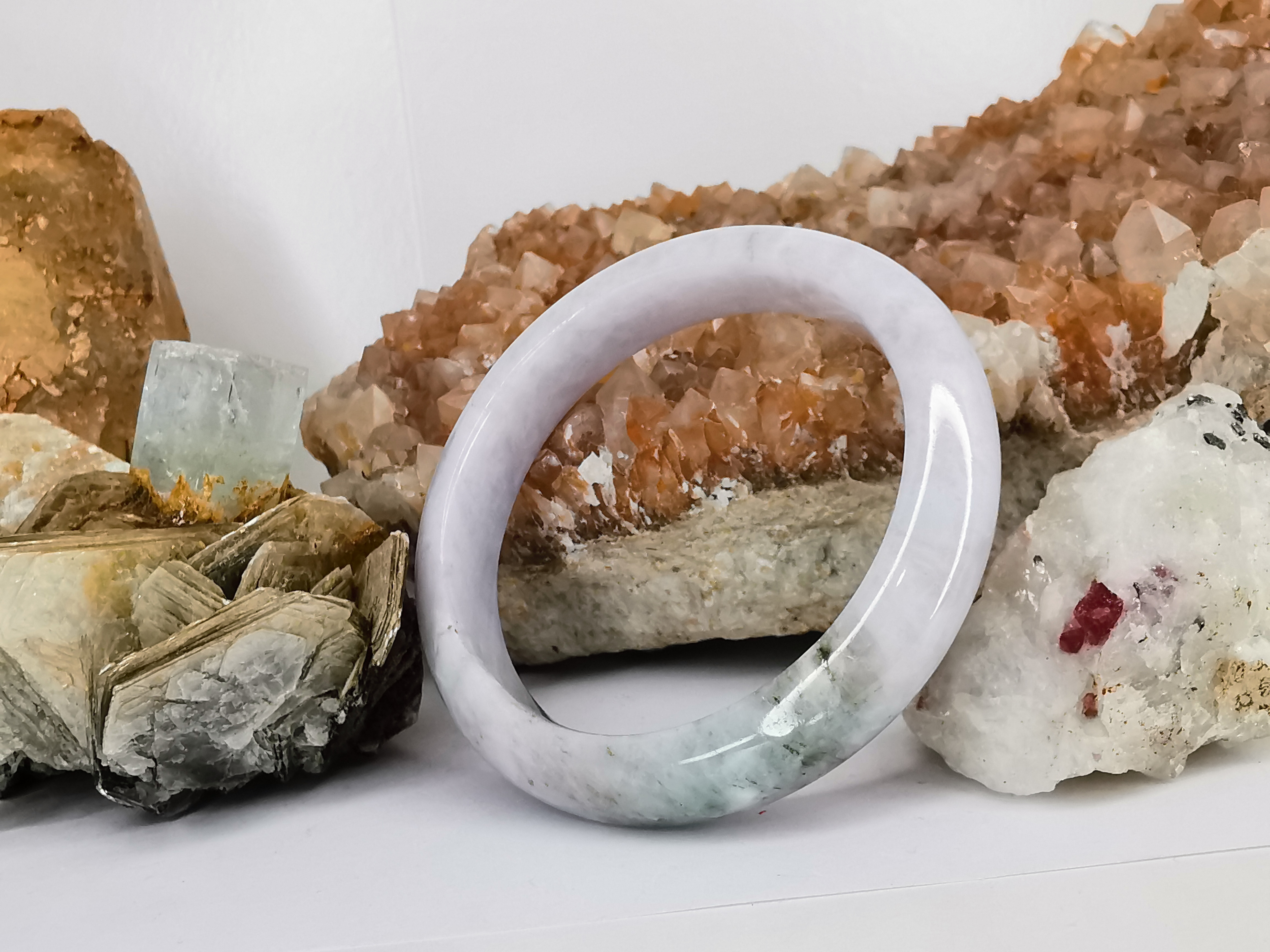 White Green Bangle กำไลหยกเจไดต์แท้ Diameter/ เส้นผ่านศูนย์กลางด้านใน 58 mm.