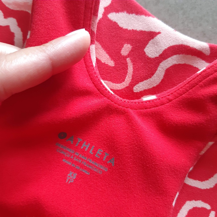 เสื้อครอปแขนกุดสีชมพู-แดง แบรนด์ ATHLETA