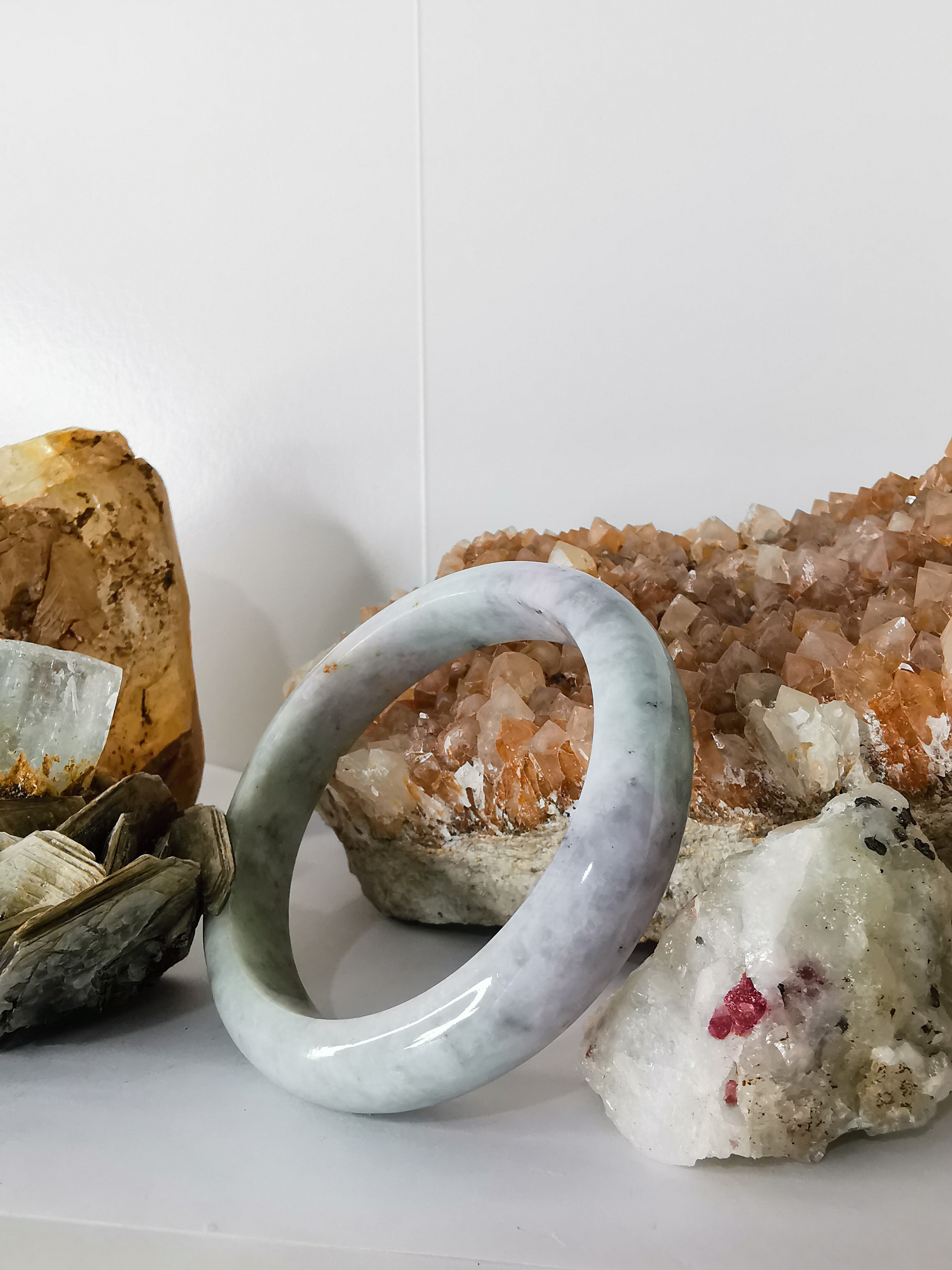 Violet Green Red Jade Bangle กำไลหยกเจไดต์แท้ Diameter/ เส้นผ่านศูนย์กลางด้านใน 63 mm.