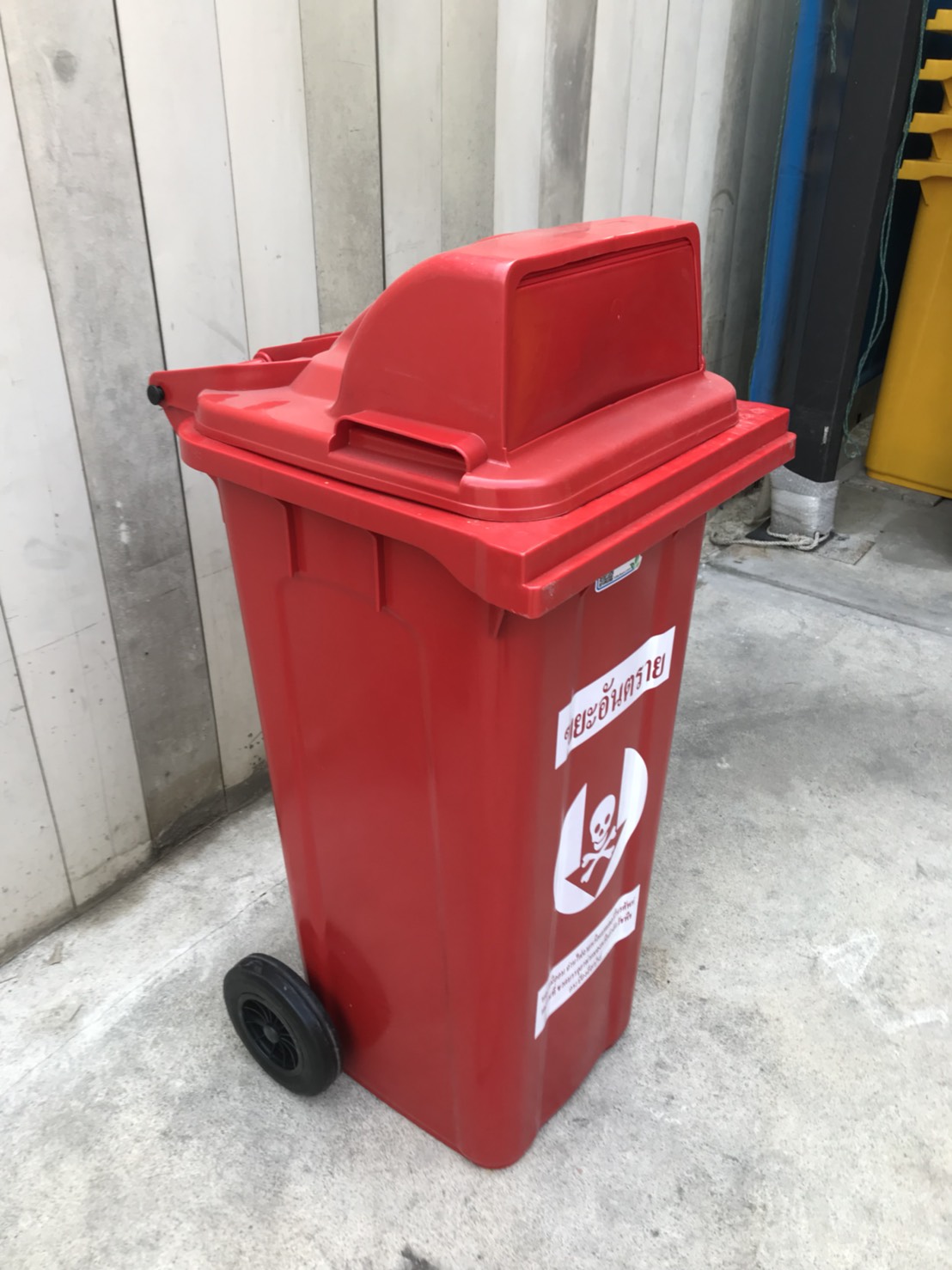 ถังขยะพร้อมล้อเข็น 120 ลิตร ฝา 1 ช่องทิ้ง