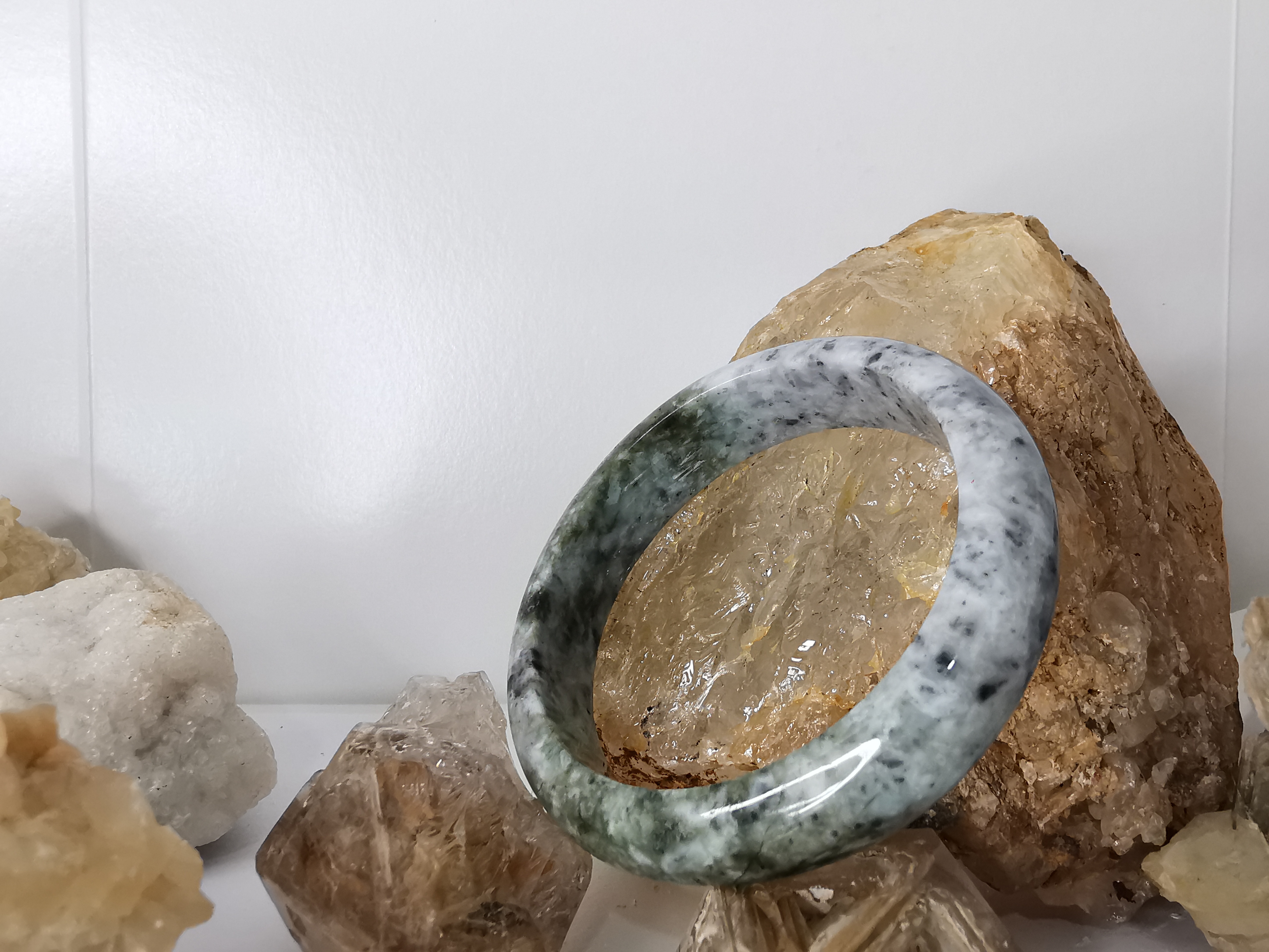 Grey Green Black Jade Bangle กำไลหยกเจไดต์แท้ Diameter/ เส้นผ่านศูนย์กลางด้านใน 59 mm.