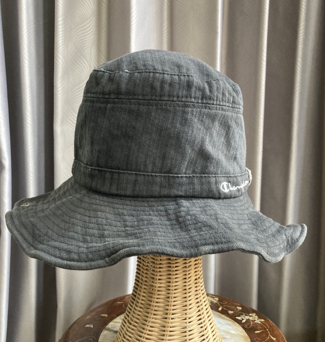 G 220100 หมวกปีกกว้าง Champion ราคาเช่า 30 บาท ต่อ 1 วัน