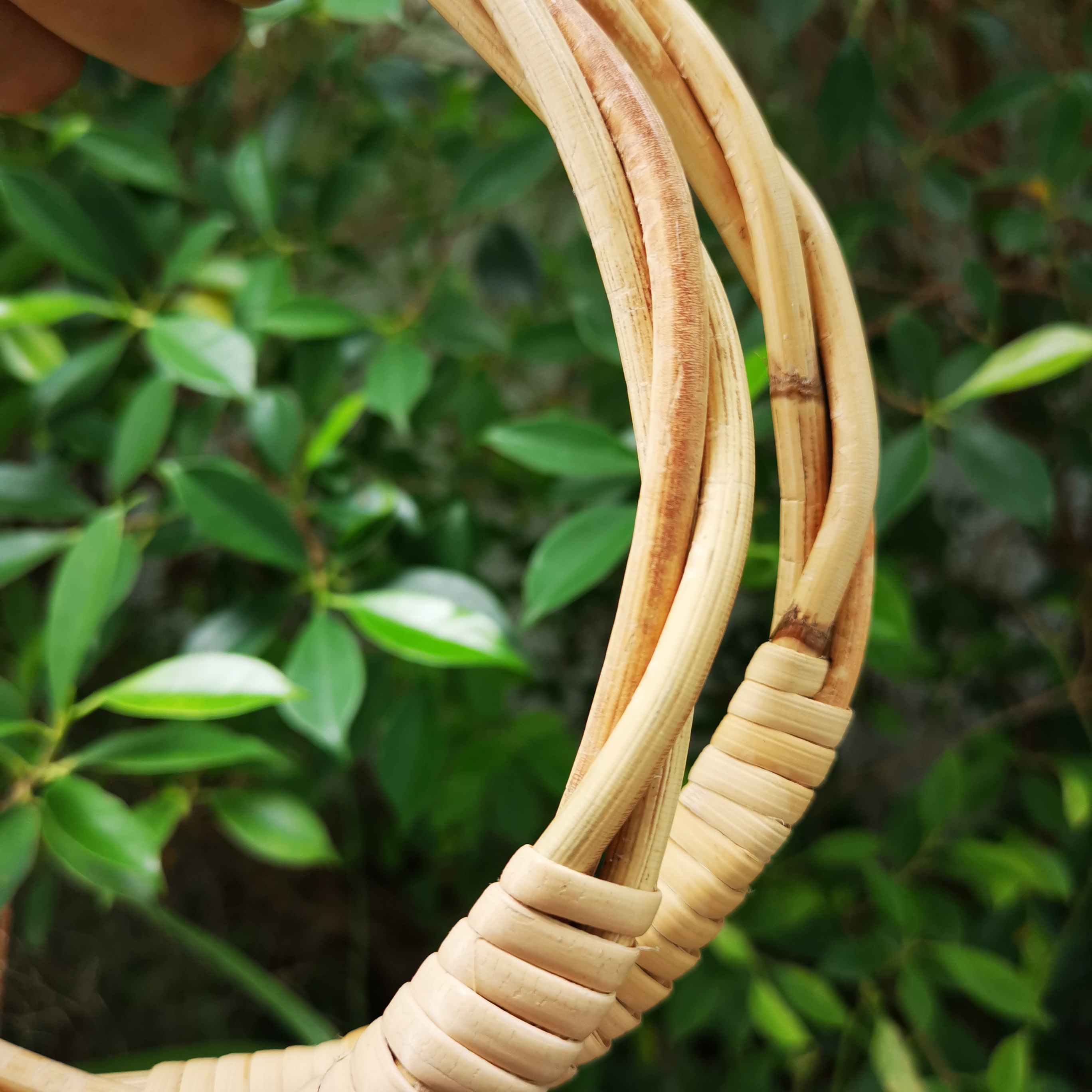 MW-22 หูหวายทรงกลมบิดเกลียว-สีธรรมชาติ 17x17 cm.