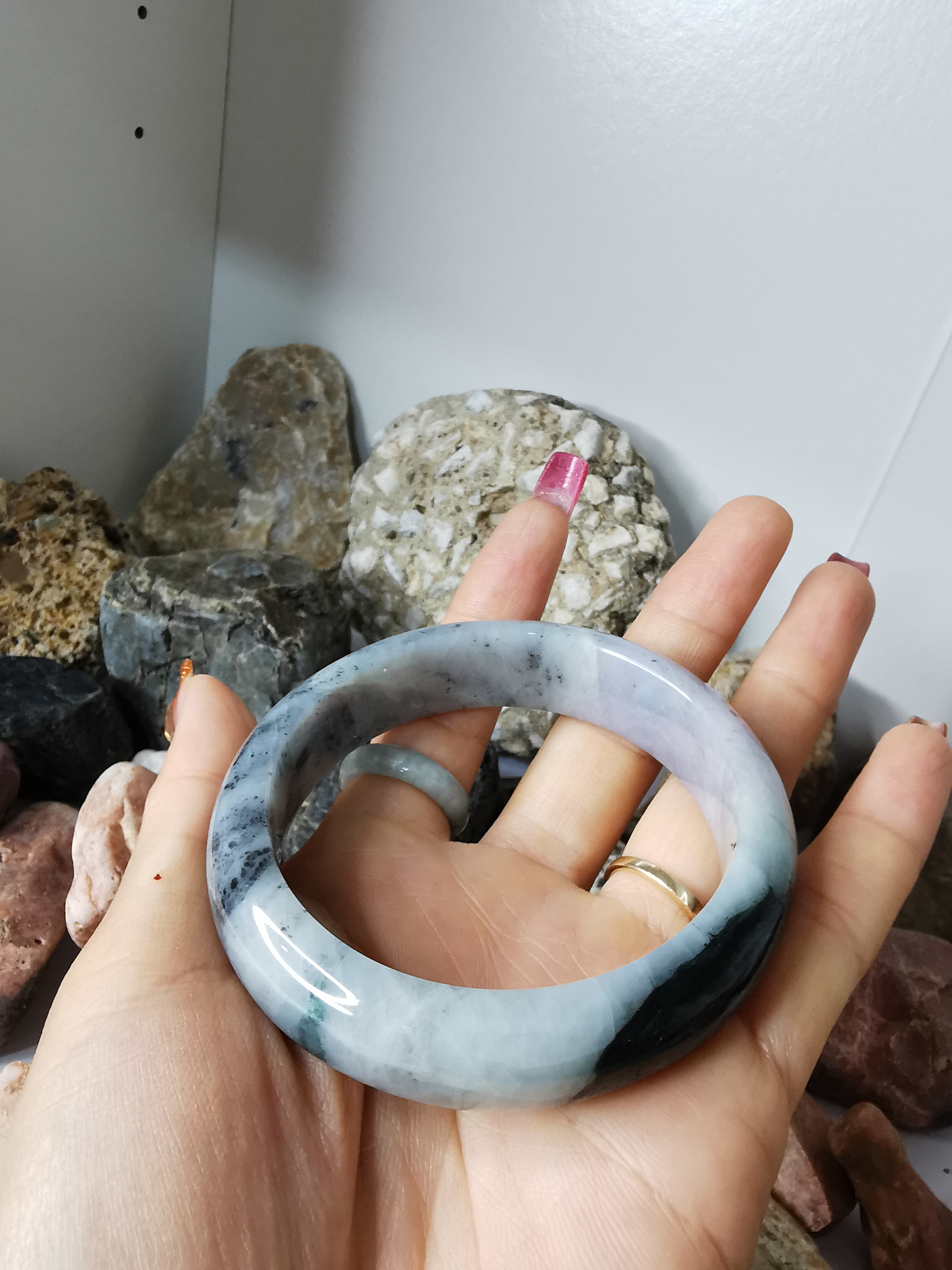 Grey Green Black White Jade Bangle กำไลหยกเจไดต์แท้ Diameter/ เส้นผ่านศูนย์กลางด้านใน 59 mm.
