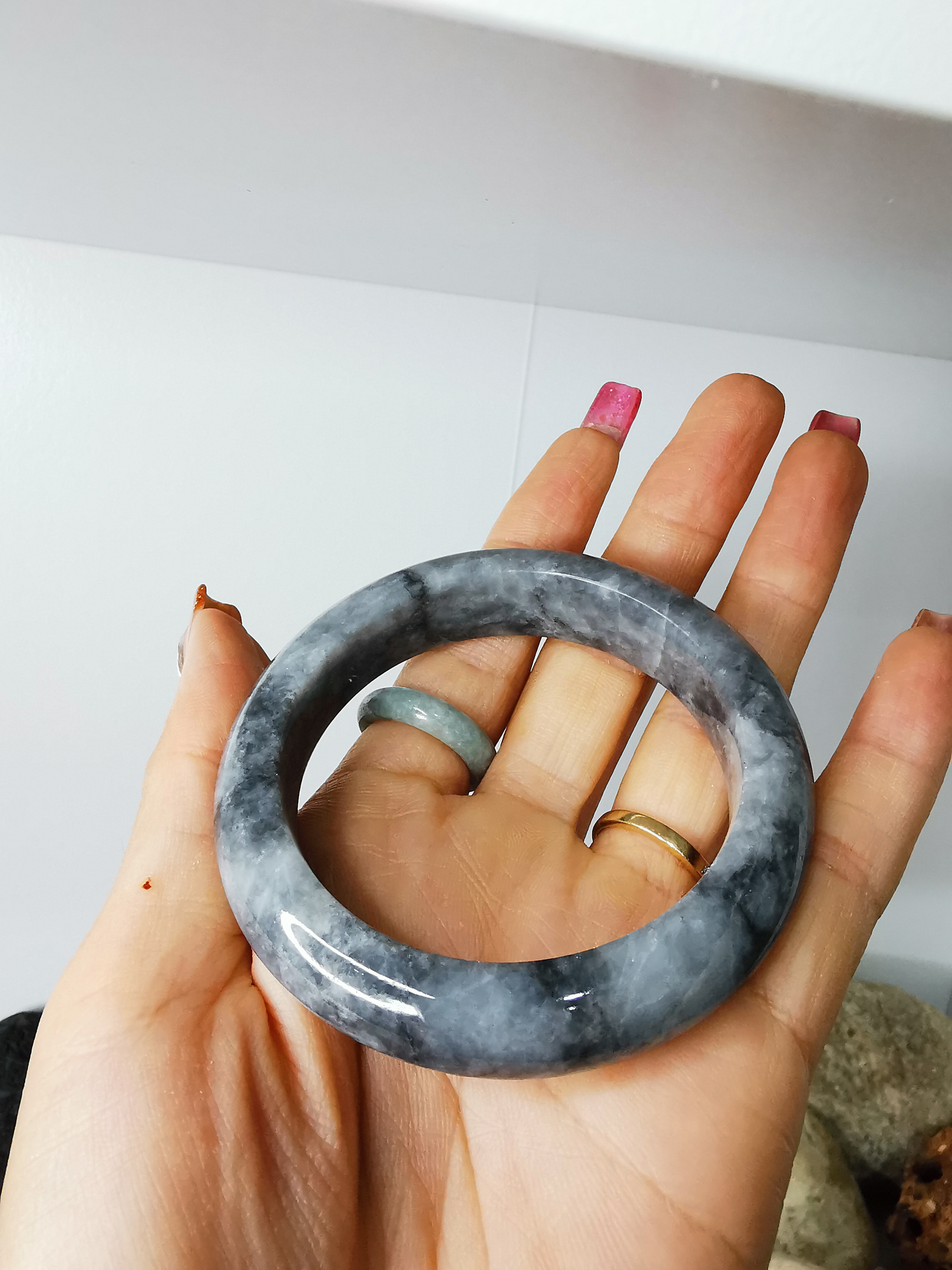 Grey Black Jade Bangle กำไลหยกเจไดต์แท้ Diameter/ เส้นผ่านศูนย์กลางด้านใน 54 mm.