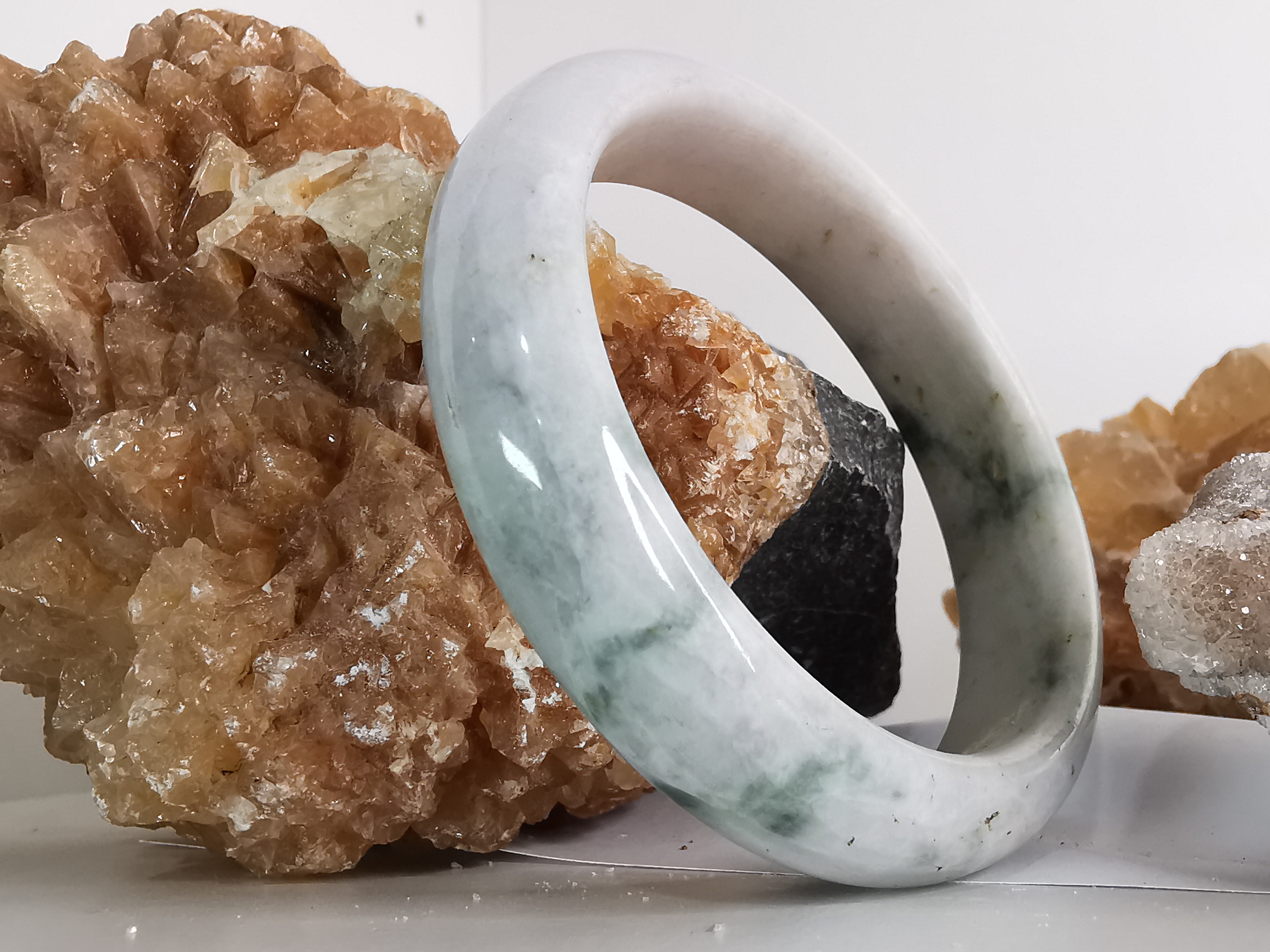 White Green Jade Bangle กำไลหยกเจไดต์แท้ Diameter/ เส้นผ่านศูนย์กลางด้านใน 57 mm.