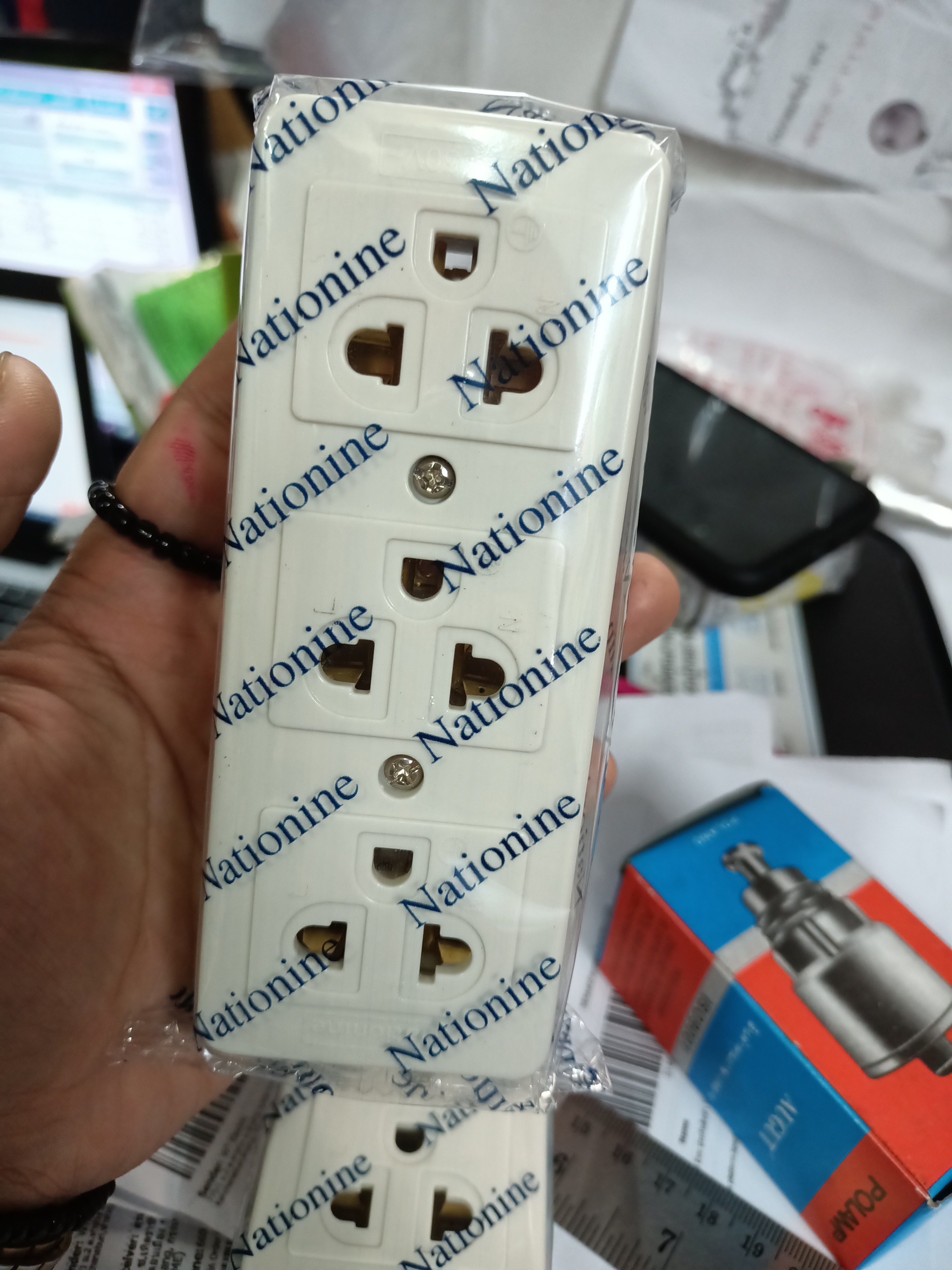 ปลั๊ก 3 ตา ที่มีกราวน์ทองเหลือง ปลั๊กลอย ปลั๊ก 3 ช่อง Nationine ปลั๊กลอย 3 เฟส รุ่น pt-333