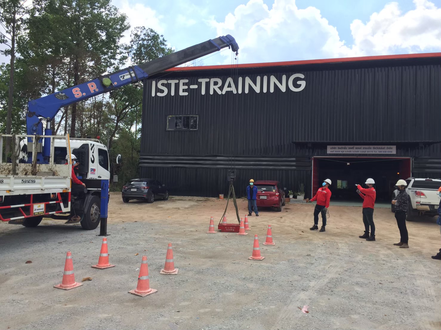 อบรมหลักสูตรเครน 4 ผู้ หลักสูตร ผู้บังคับปั้นจั่น ผู้ให้สัญญาณแก่ผู้บังคับปั้นจั่น ผู้ยึดเกาะวัสดุ และผู้ควบคุมการใช้ปั้นจั่น สำหรับปั้นจั่นชนิดเคลื่อนที่ กฎหมายใหม่ อบรม Public บาท / ท่าน อบรมเครนหลักสูตร ภาษาอังกฤษ