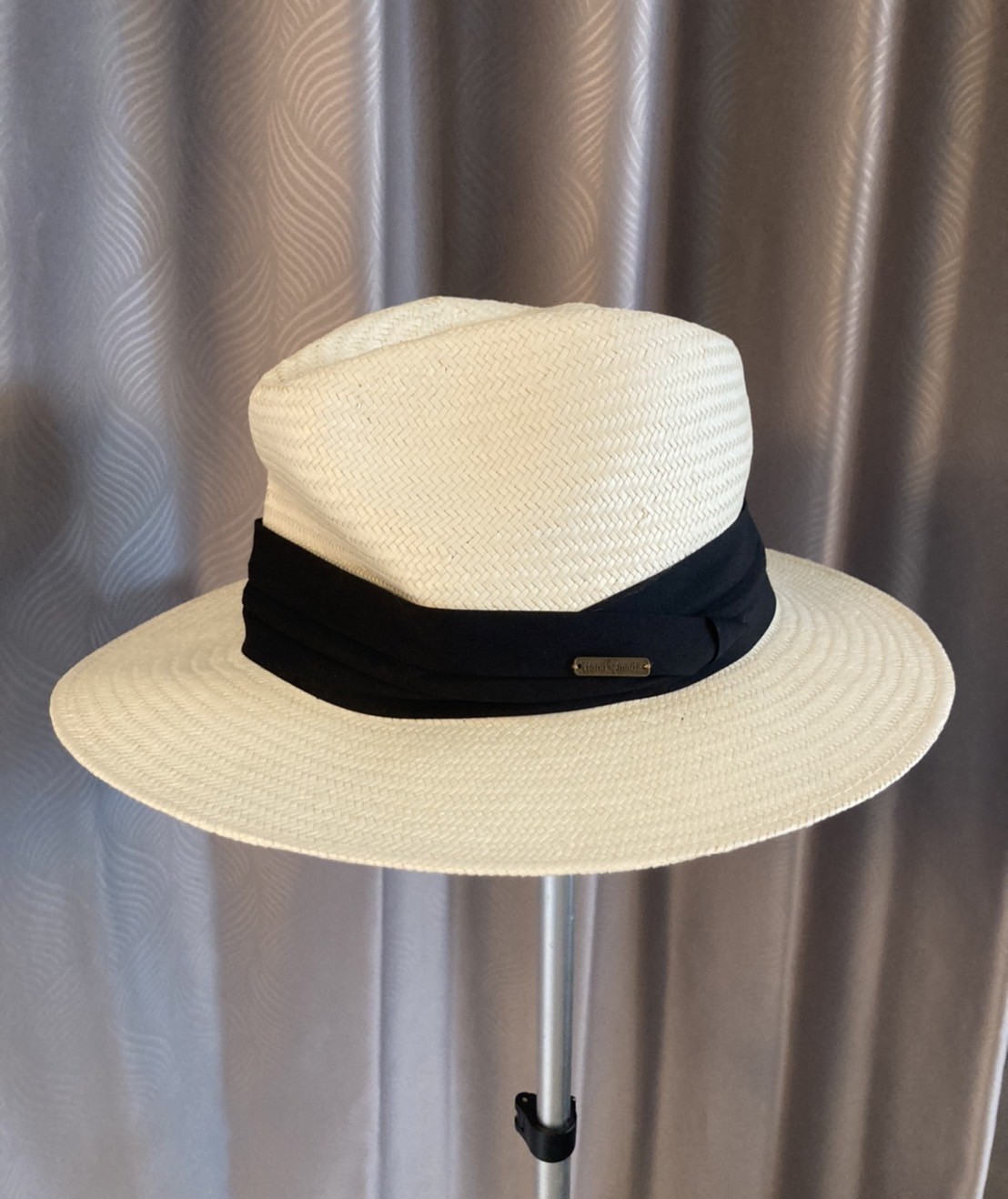 G 220358 หมวกสานปีกกว้างผ้าคาดดำ ราคาเช่า 55 บาท ต่อ 1 วัน