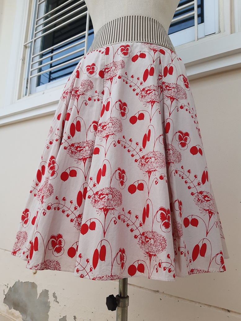 กระโปรงบานสีแดงลาย Little angel ขอบเอวแต่งผ้าลายทาง