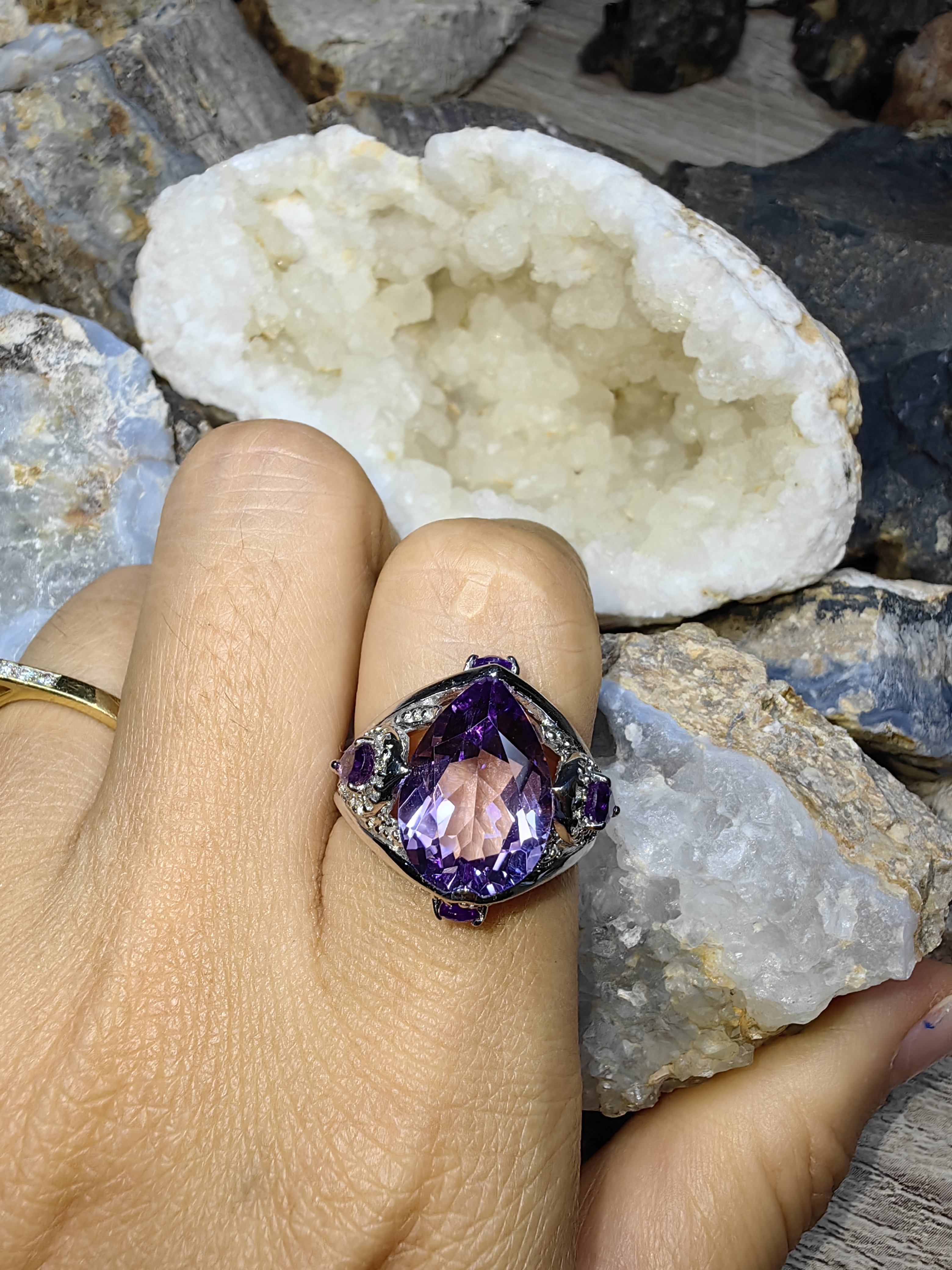 AMETHYST WHITE TOPAZ RING