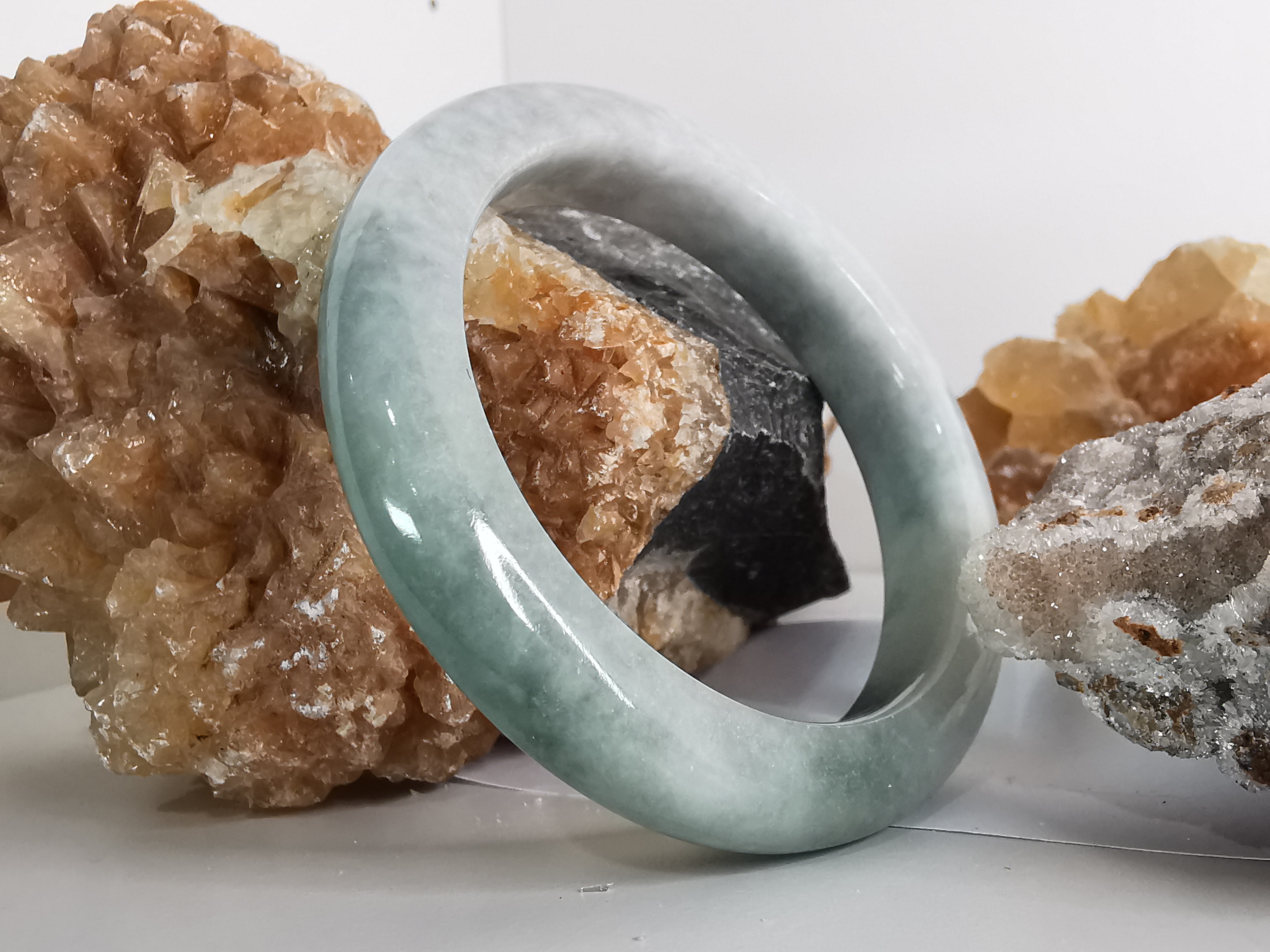 Green White Bangle กำไลหยกเจไดต์แท้ Diameter/ เส้นผ่านศูนย์กลางด้านใน 55 mm.*