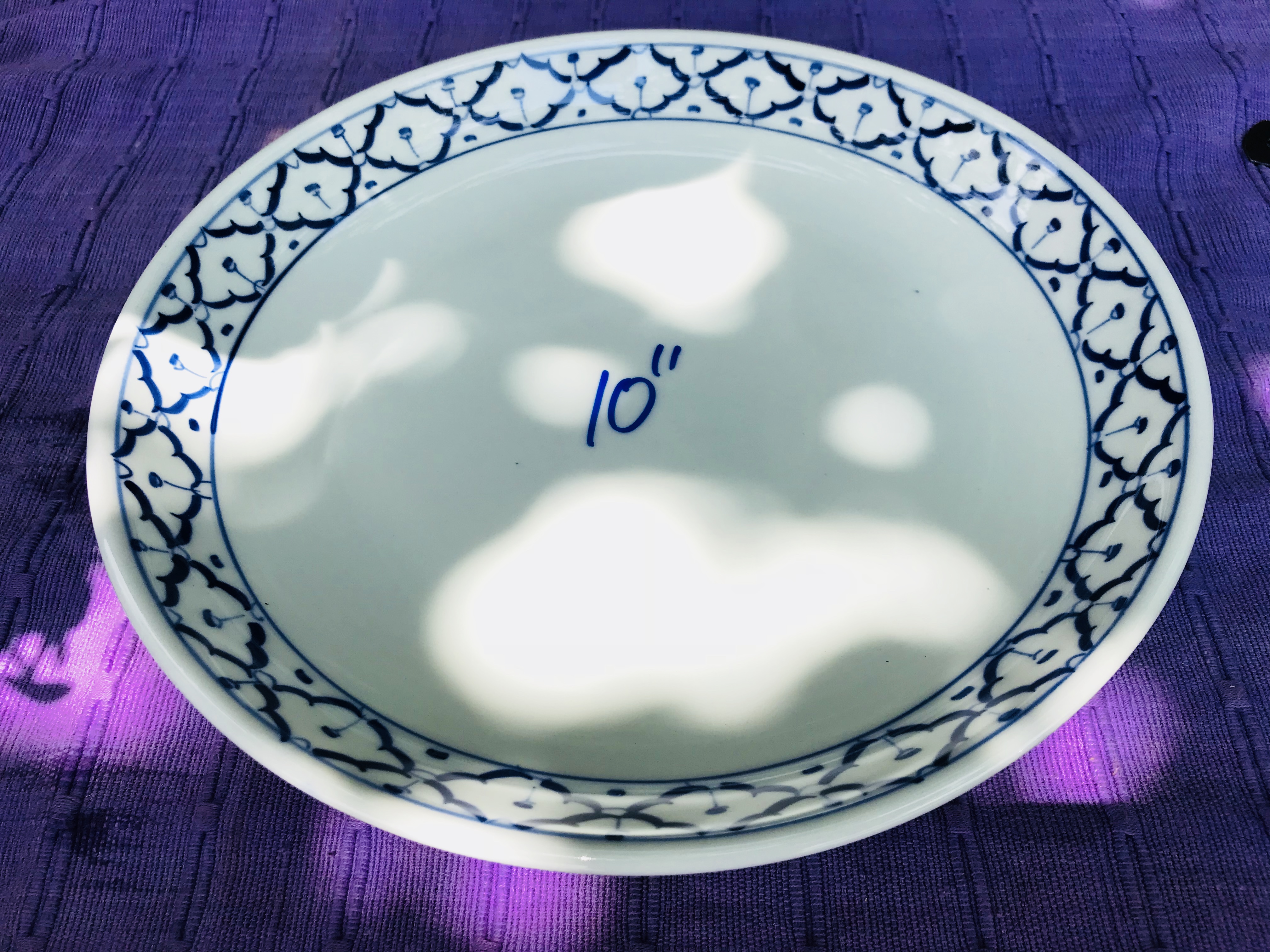 จานกลมลายไทยทรงบัว10"