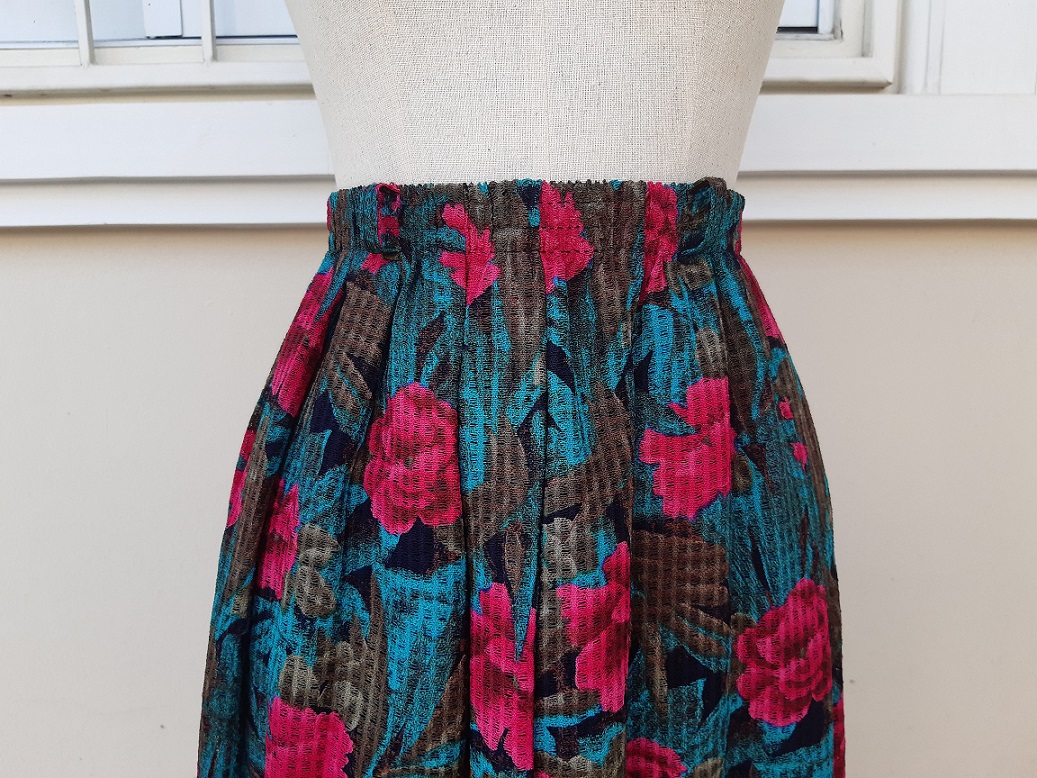 กระโปรงวินเทจลายดอกไม้ เอวยืดใส่สบาย