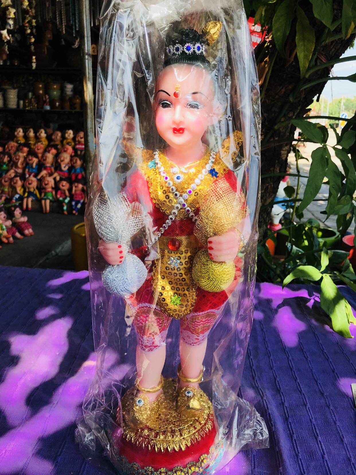 กุมารถือถุงเงินถุงทองเรซิ่น18”