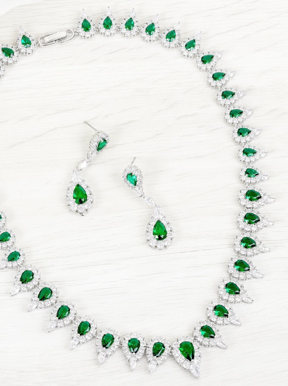 EMERALD DIAMOND 18K GOLD NECKLACE EARRING สร้อยคอ ต่างหู มรกต ล้อมเพชร ทอง 18K Pre-order