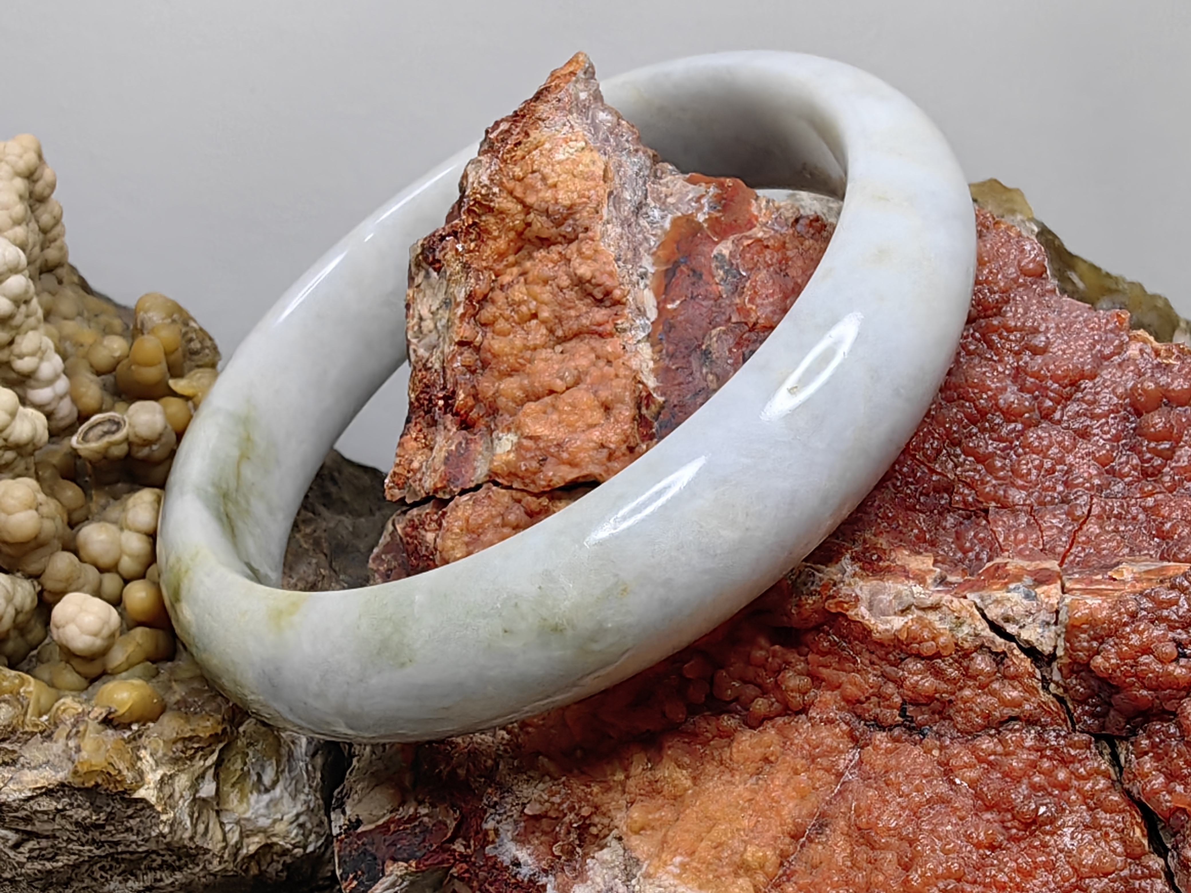 Burmese Jadeite Bangle Size 63 กำไลหยกเจไดต์พม่า Diameter/ เส้นผ่านศูนย์กลางด้านใน 63 mm.