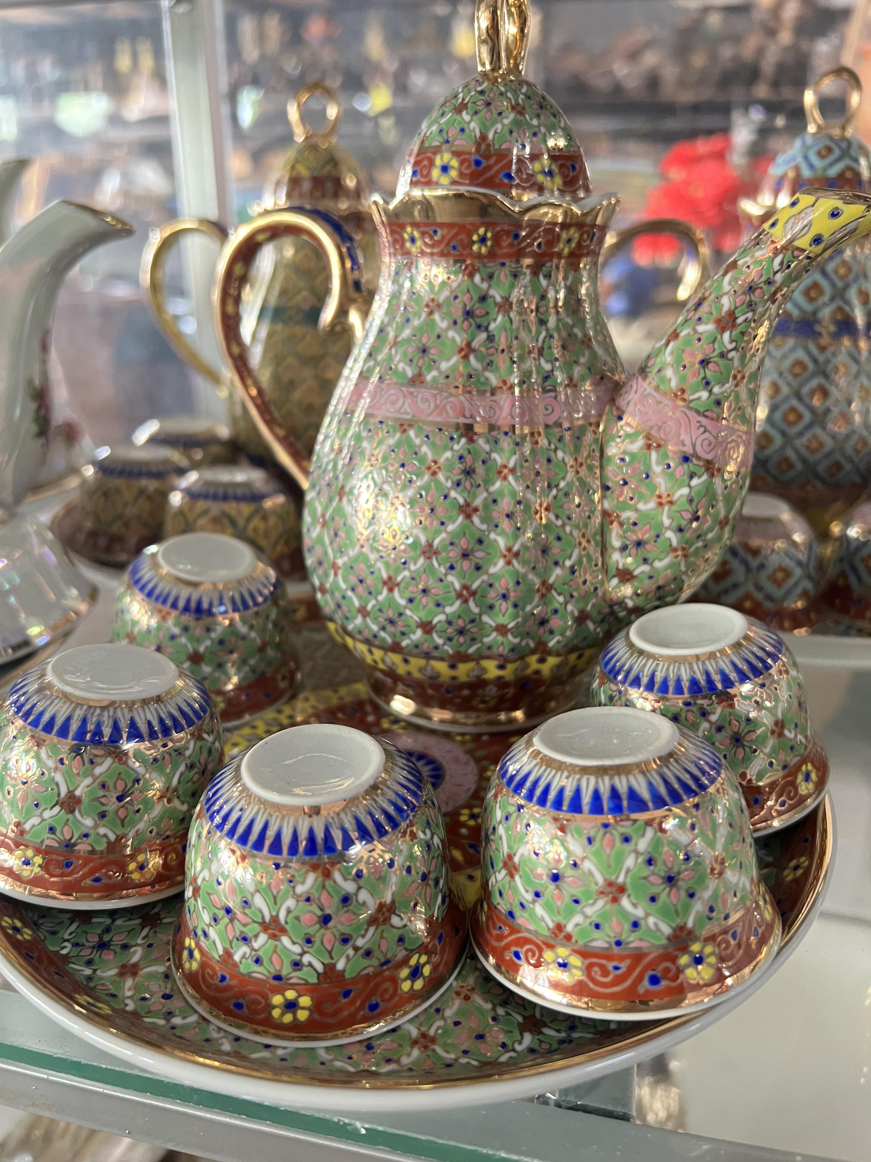 ชุดน้ำชาเบญจรงค์